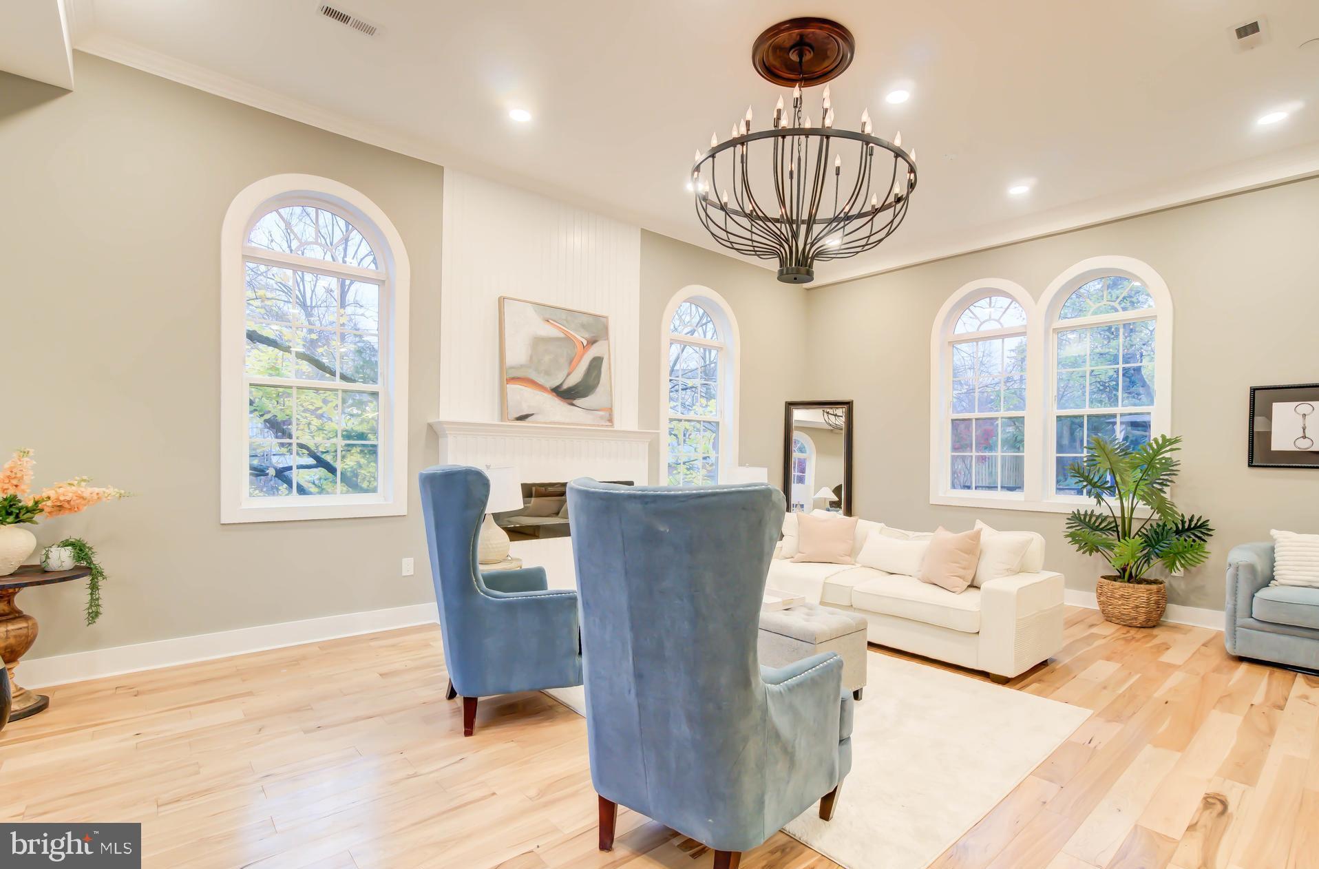 KENSINGTON HEIGHTS - Residential