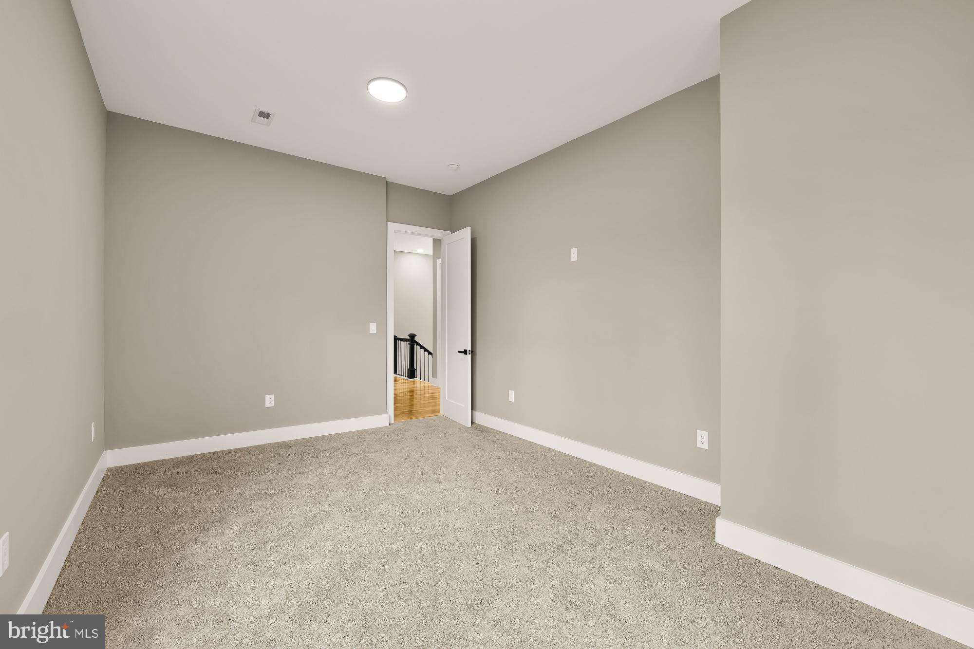 KENSINGTON HEIGHTS - Residential