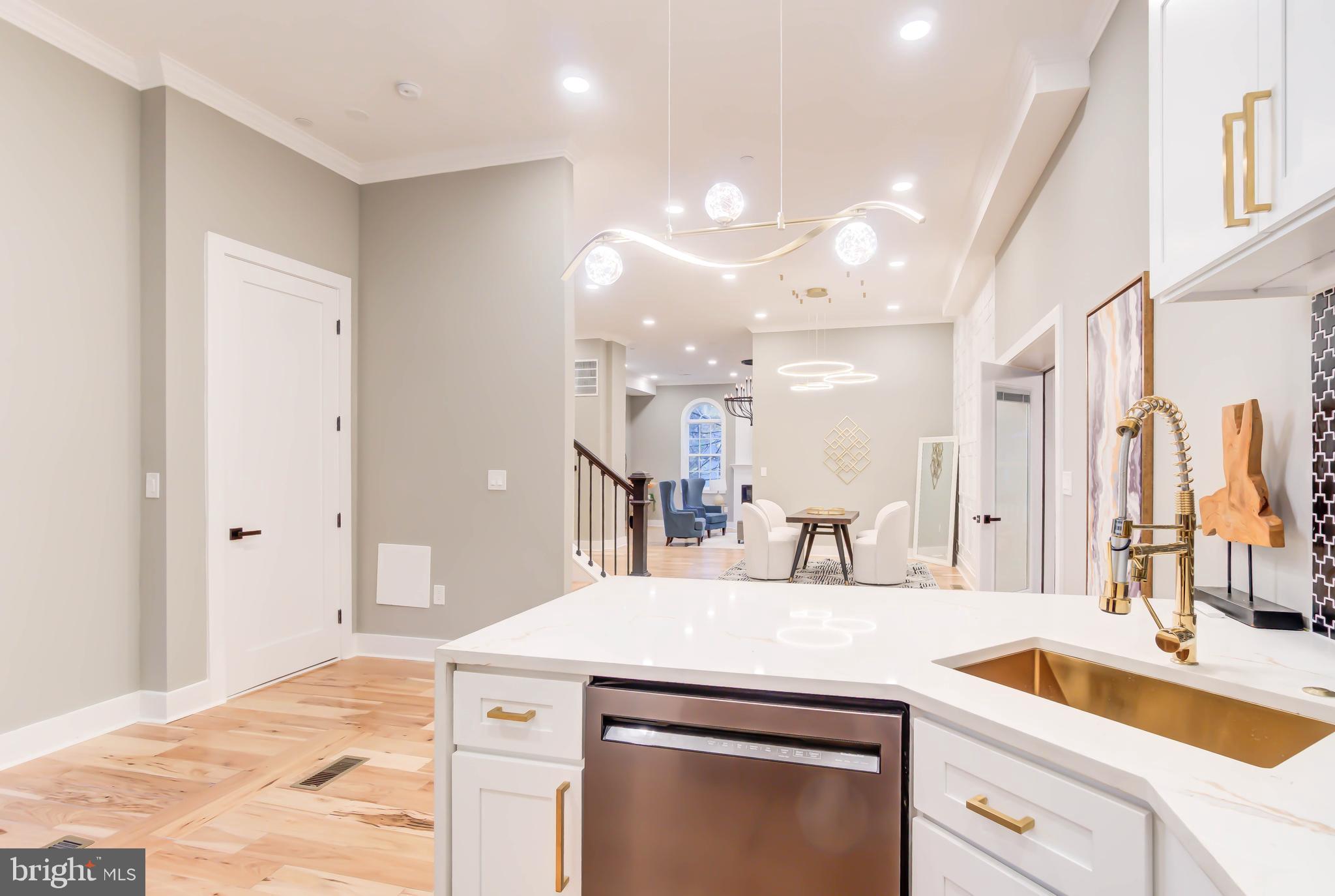 KENSINGTON HEIGHTS - Residential