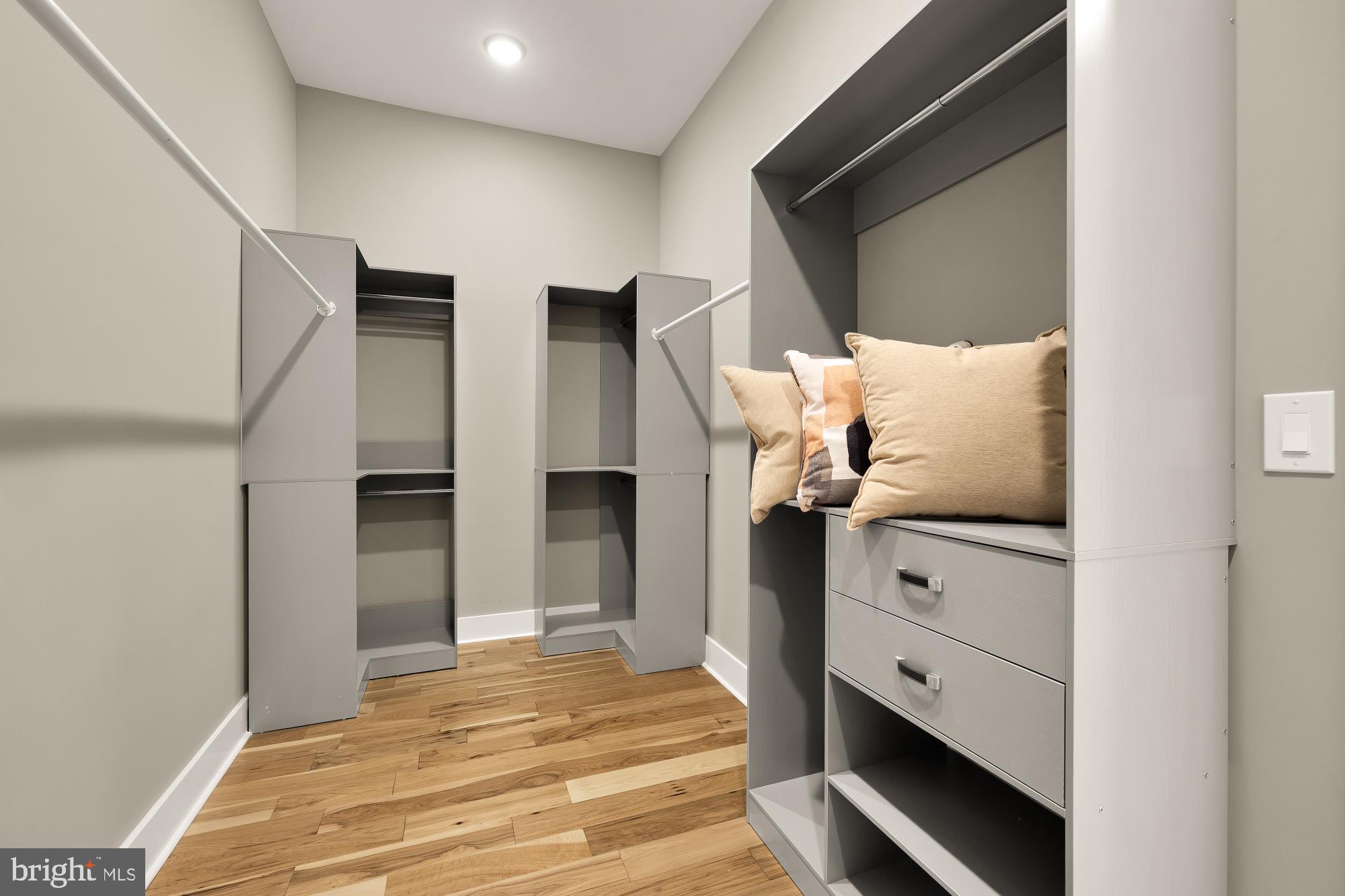 KENSINGTON HEIGHTS - Residential