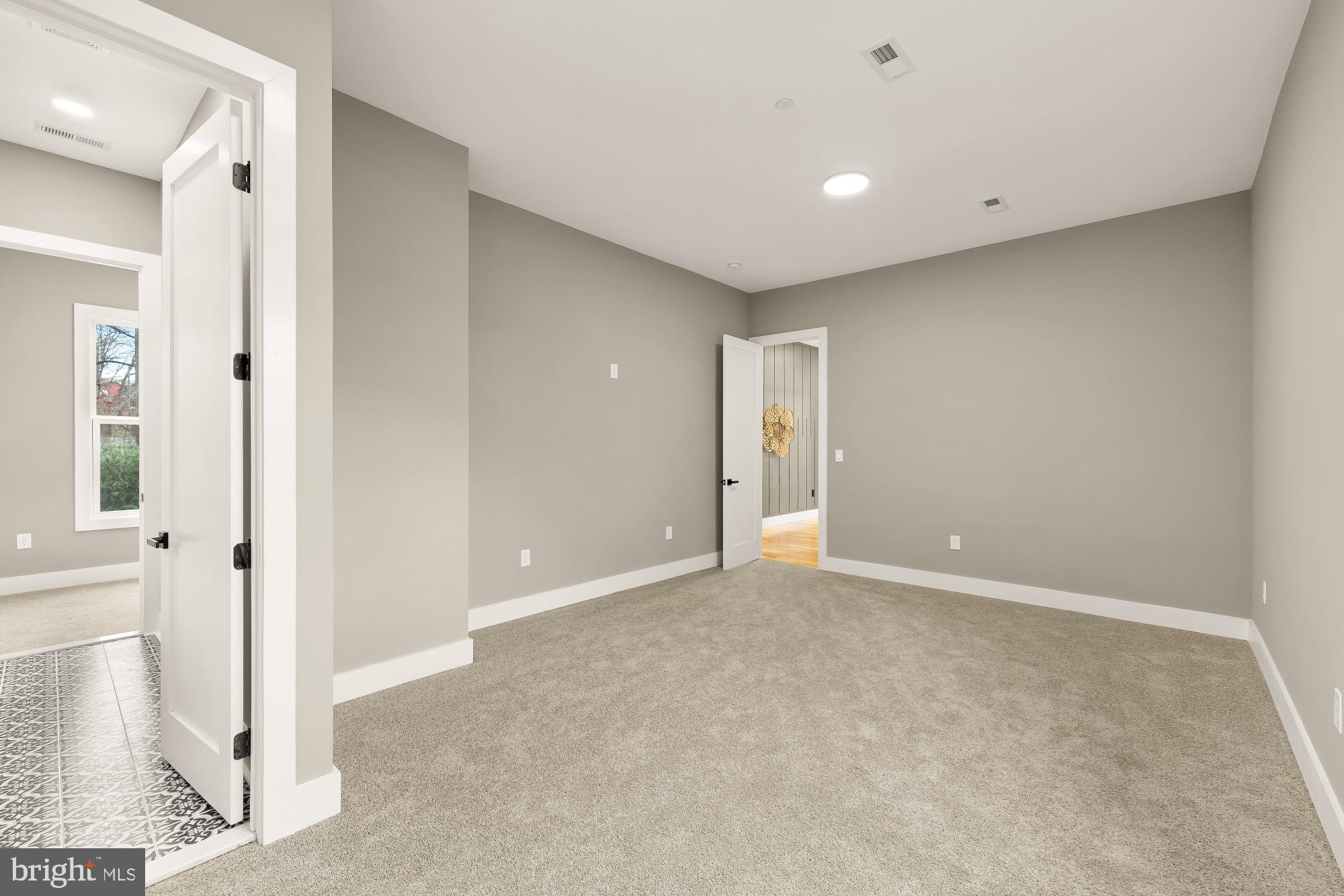 KENSINGTON HEIGHTS - Residential