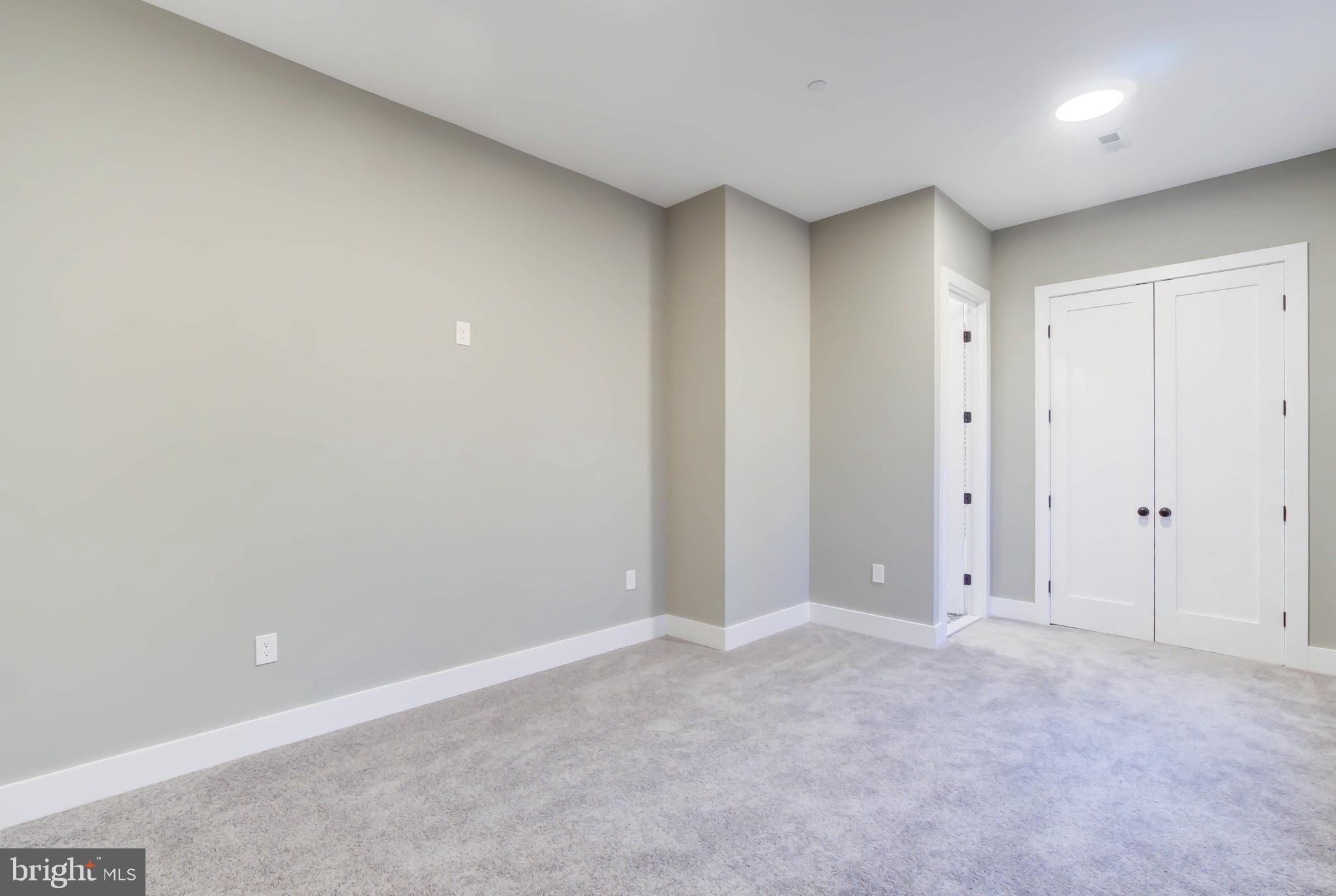 KENSINGTON HEIGHTS - Residential