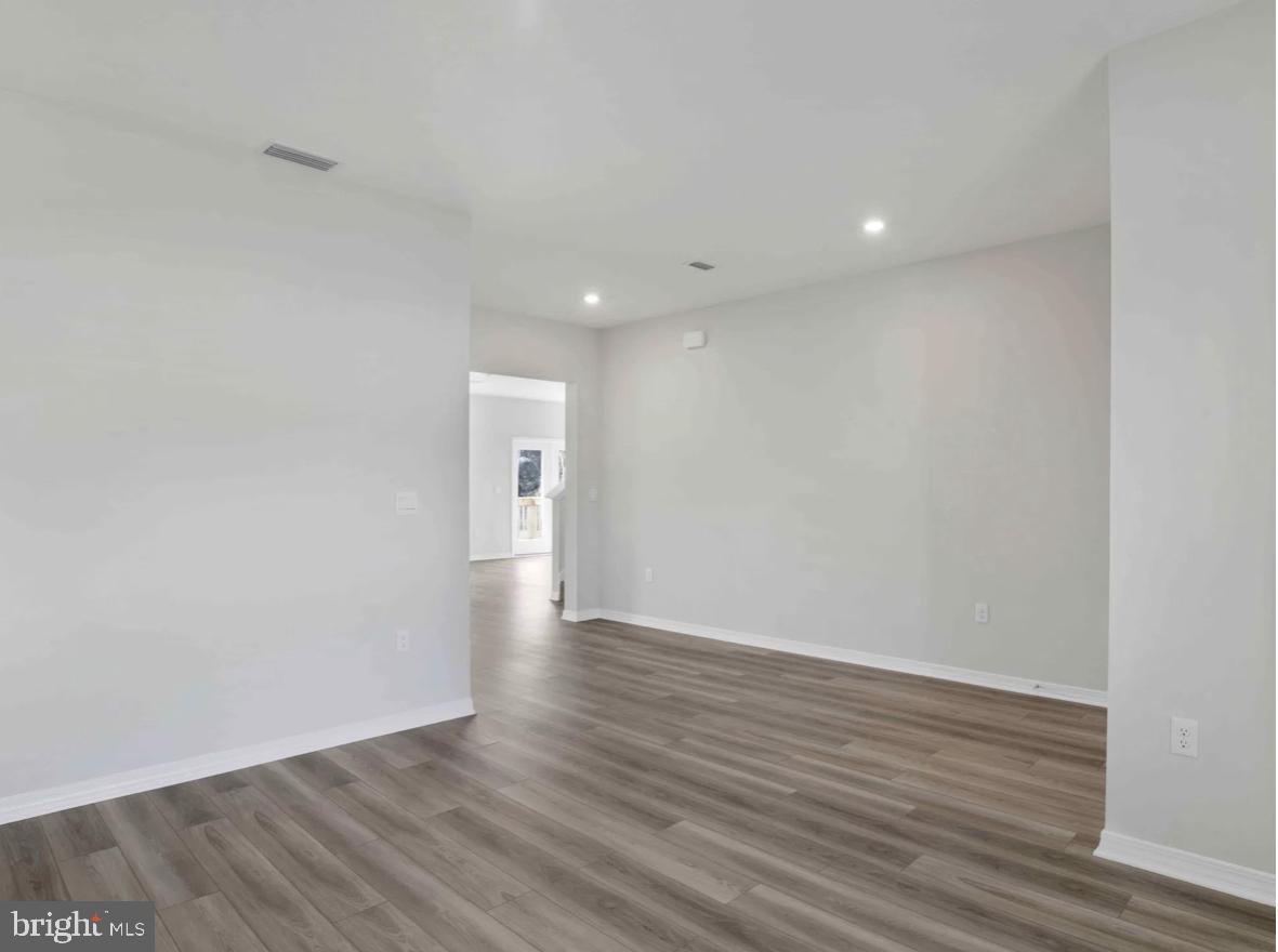 3 REGENT CIRCLE