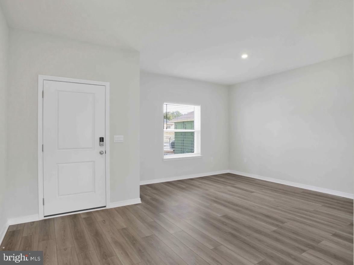 3 REGENT CIRCLE