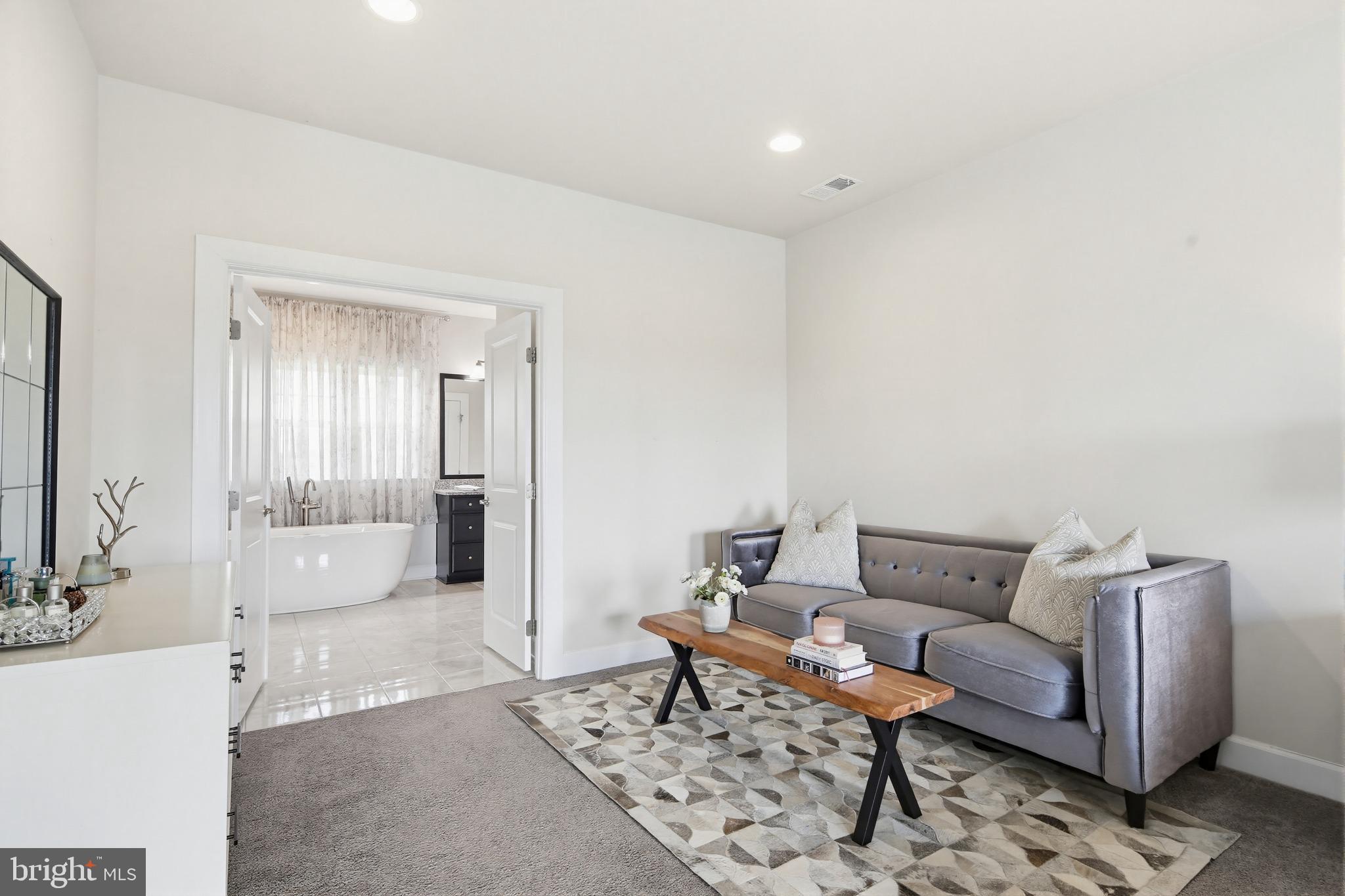 FAIRLANE FARM - Residential