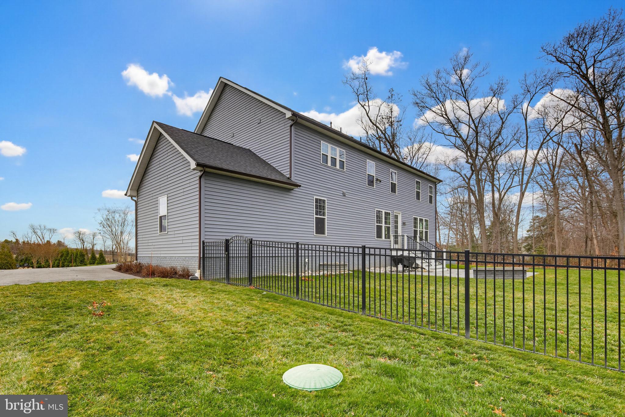 FAIRLANE FARM - Residential