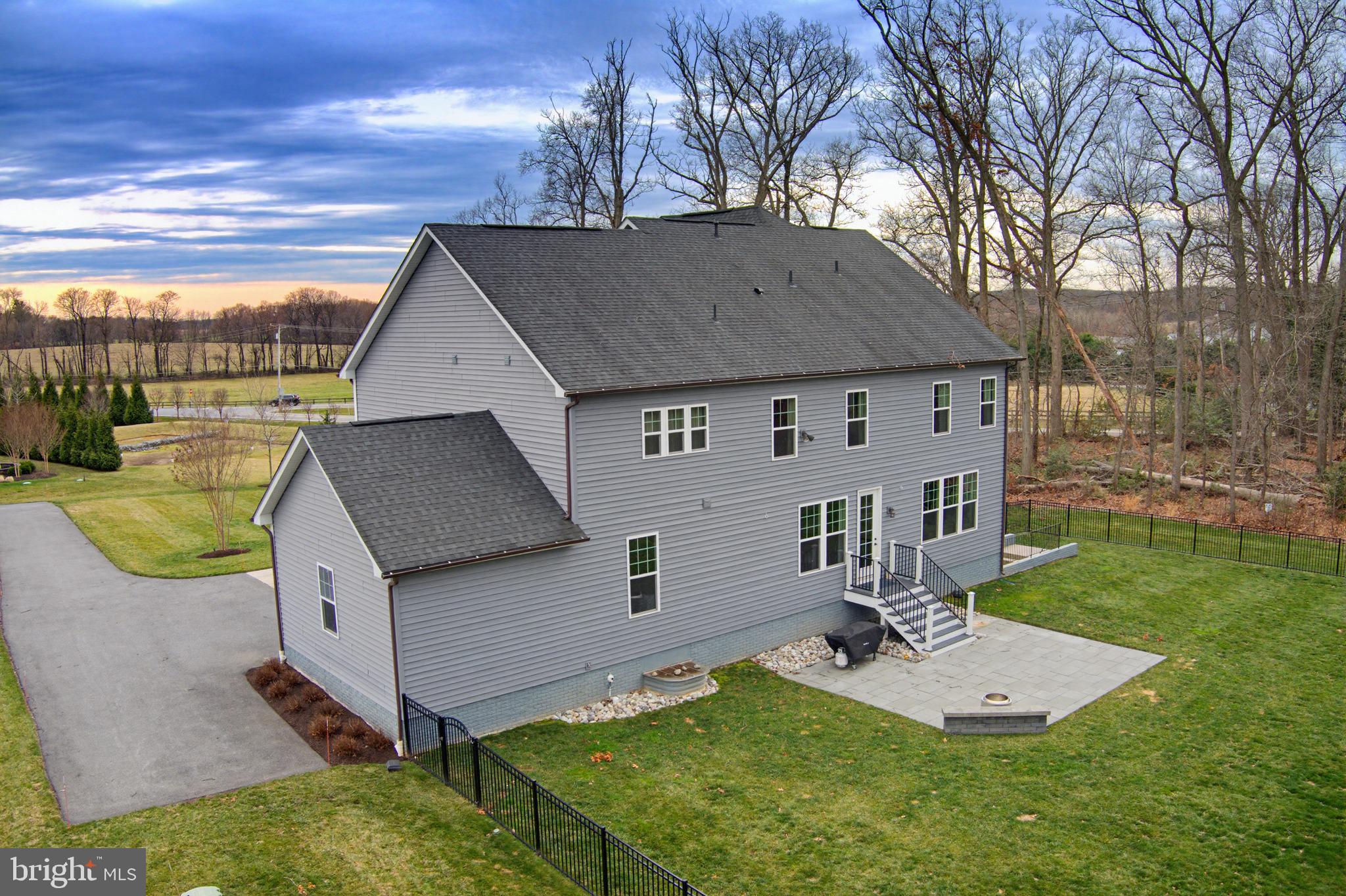 FAIRLANE FARM - Residential