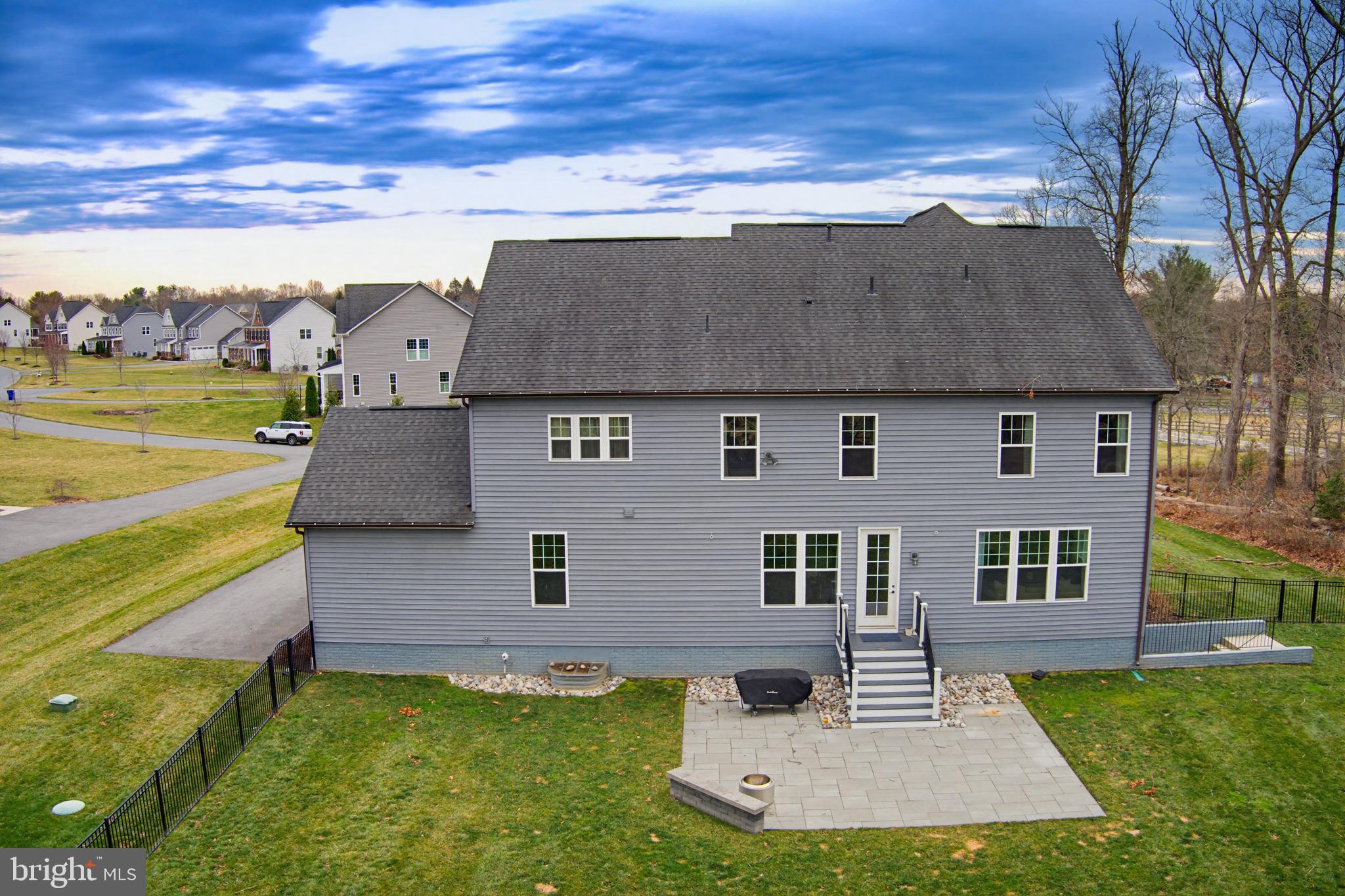 FAIRLANE FARM - Residential