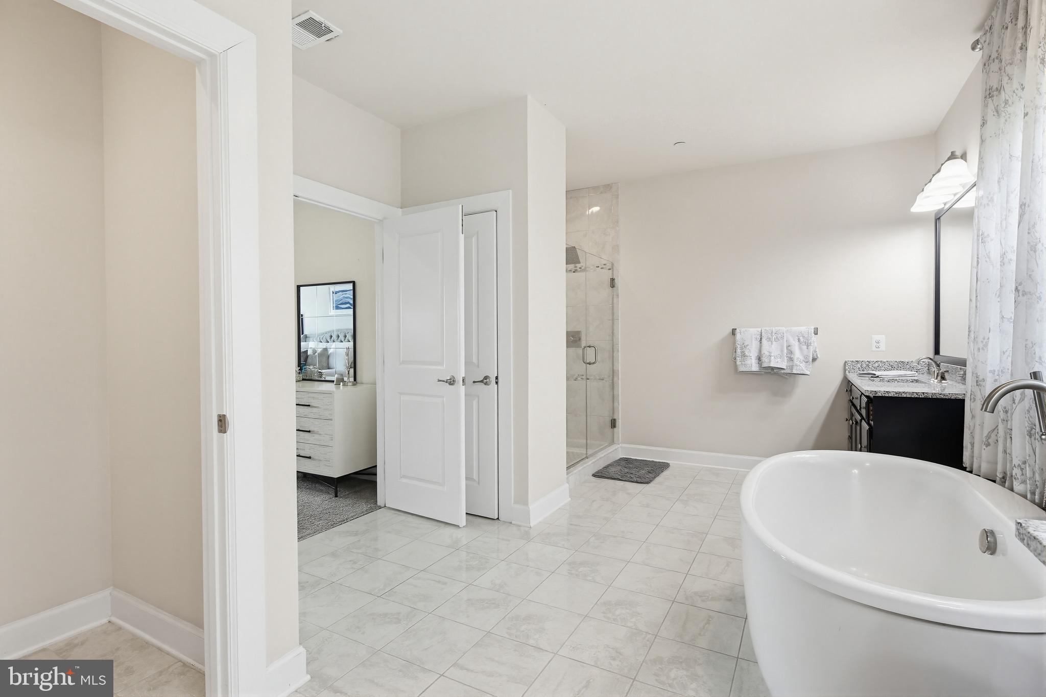 FAIRLANE FARM - Residential