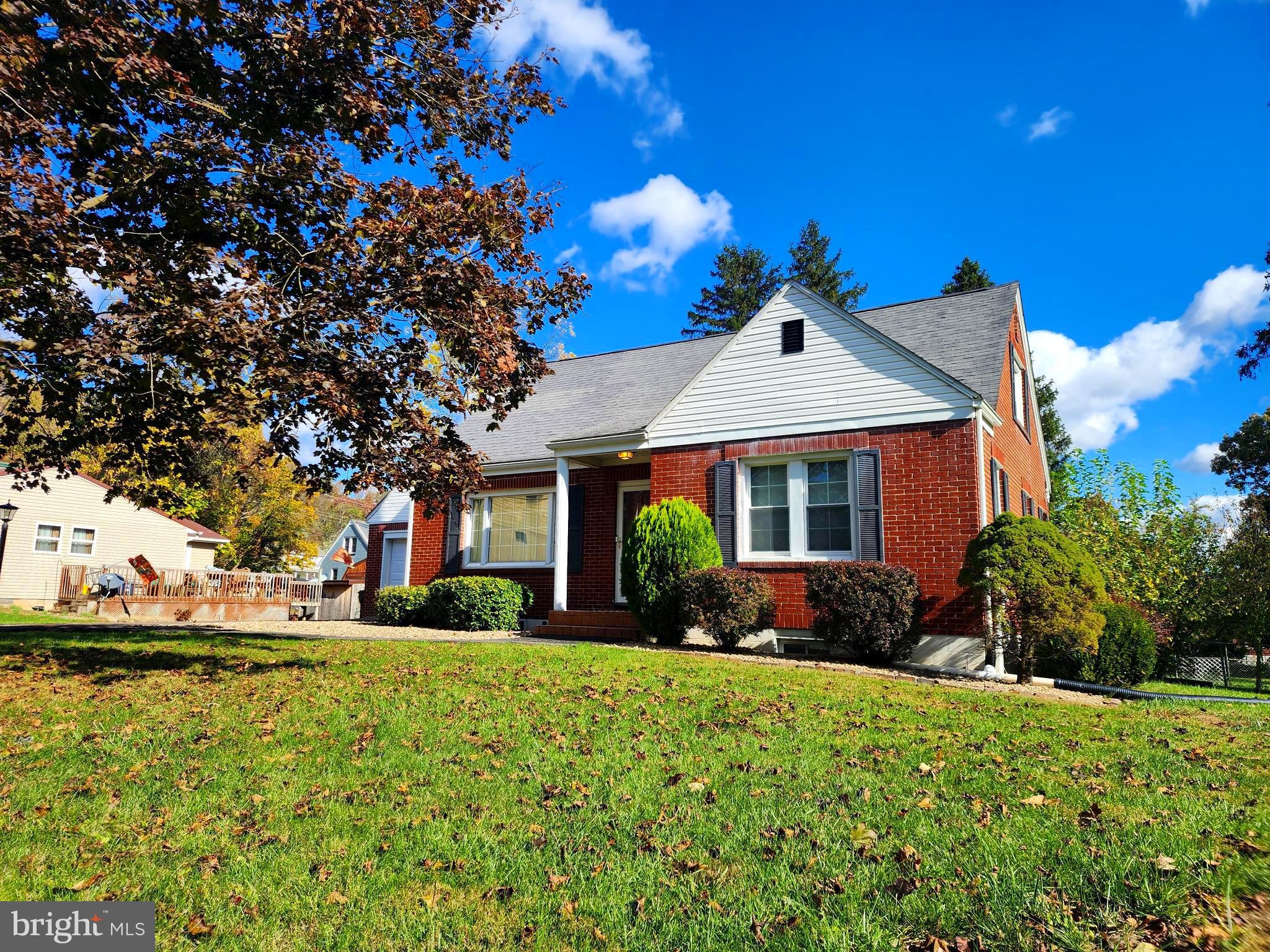 4 OAKLAWN AVENUE