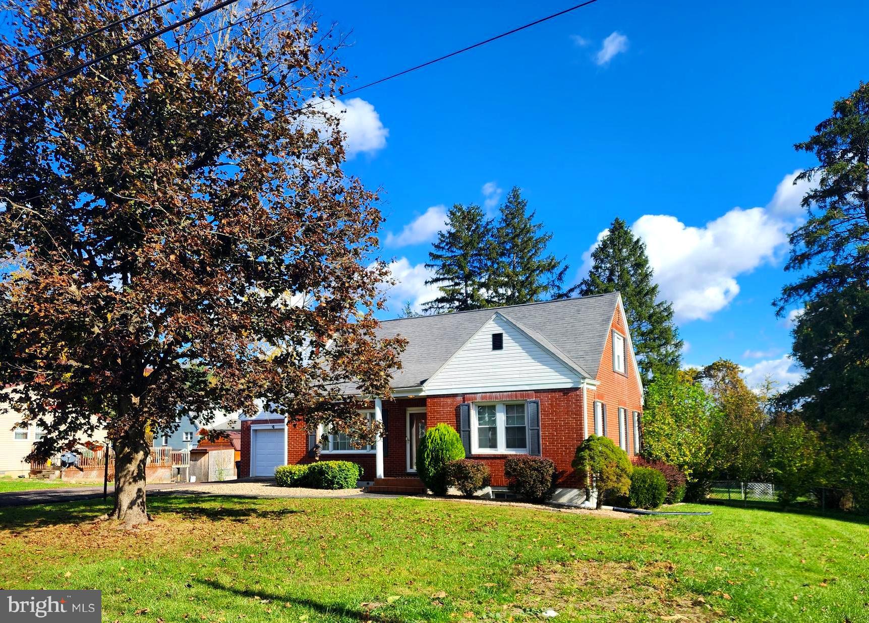 4 OAKLAWN AVENUE