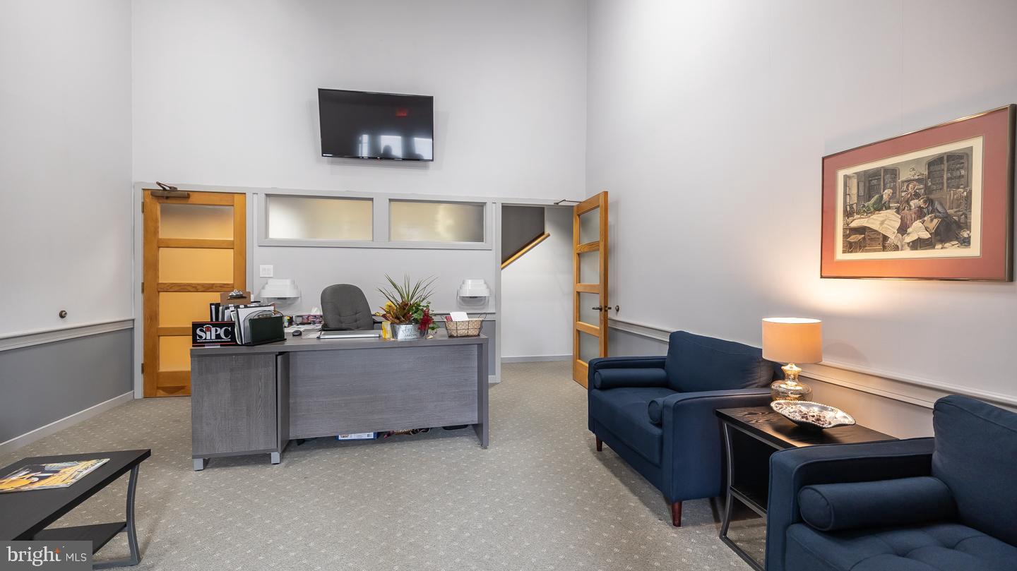 1138 E CHESTNUT AVENUE