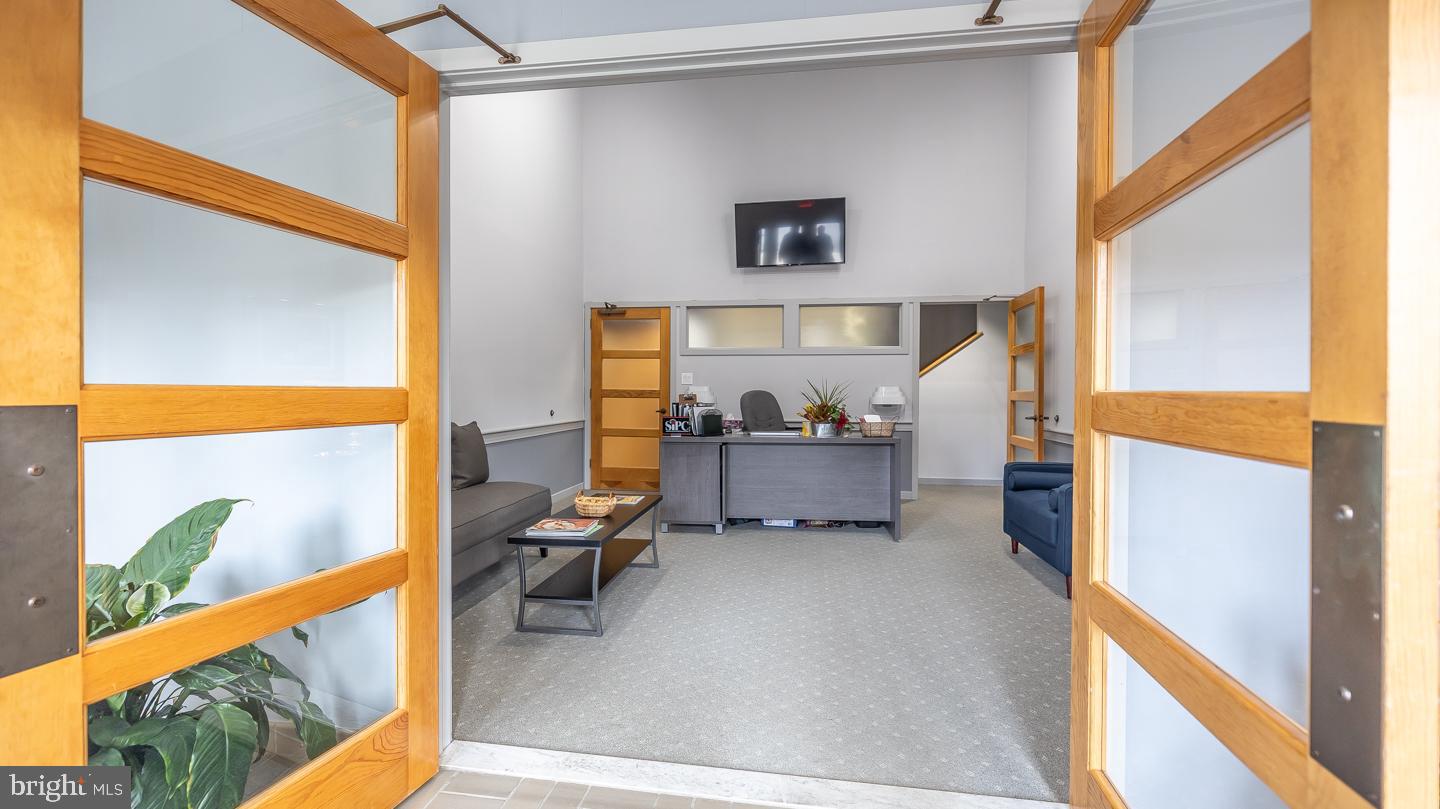 1138 E CHESTNUT AVENUE