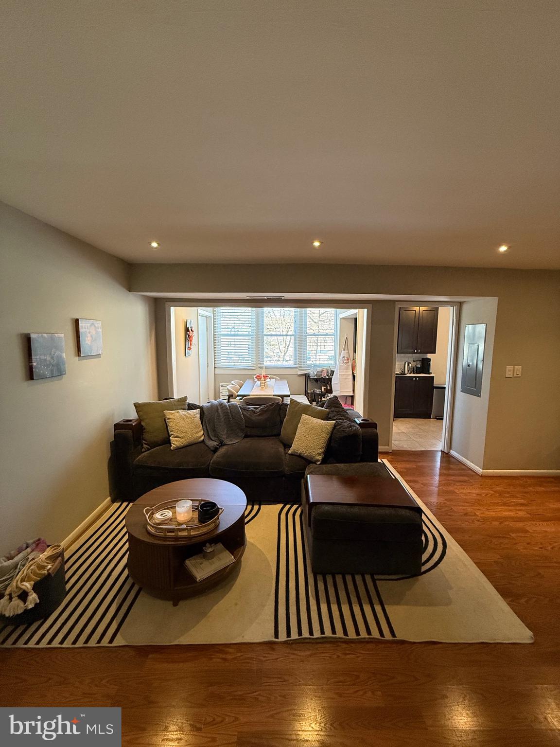 SHADOW OAKS - Residential