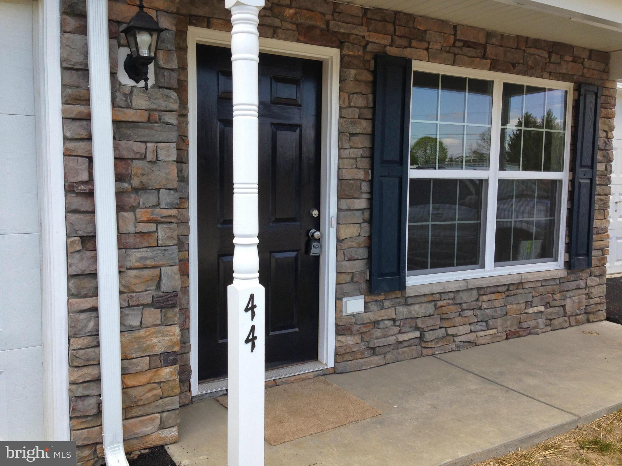 THE TOWNES AT OAKHURST - Residential