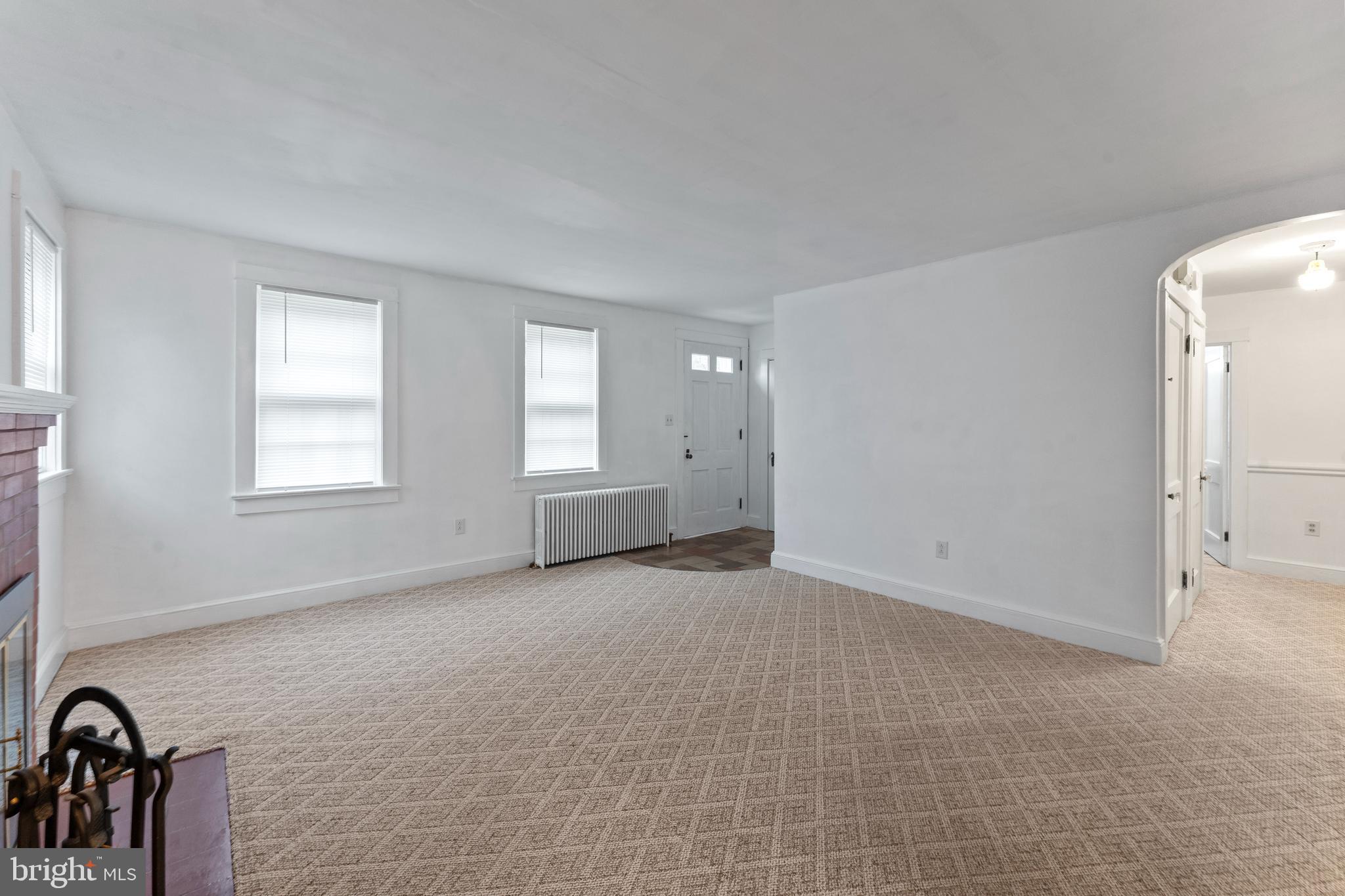 727 E DIVISION STREET