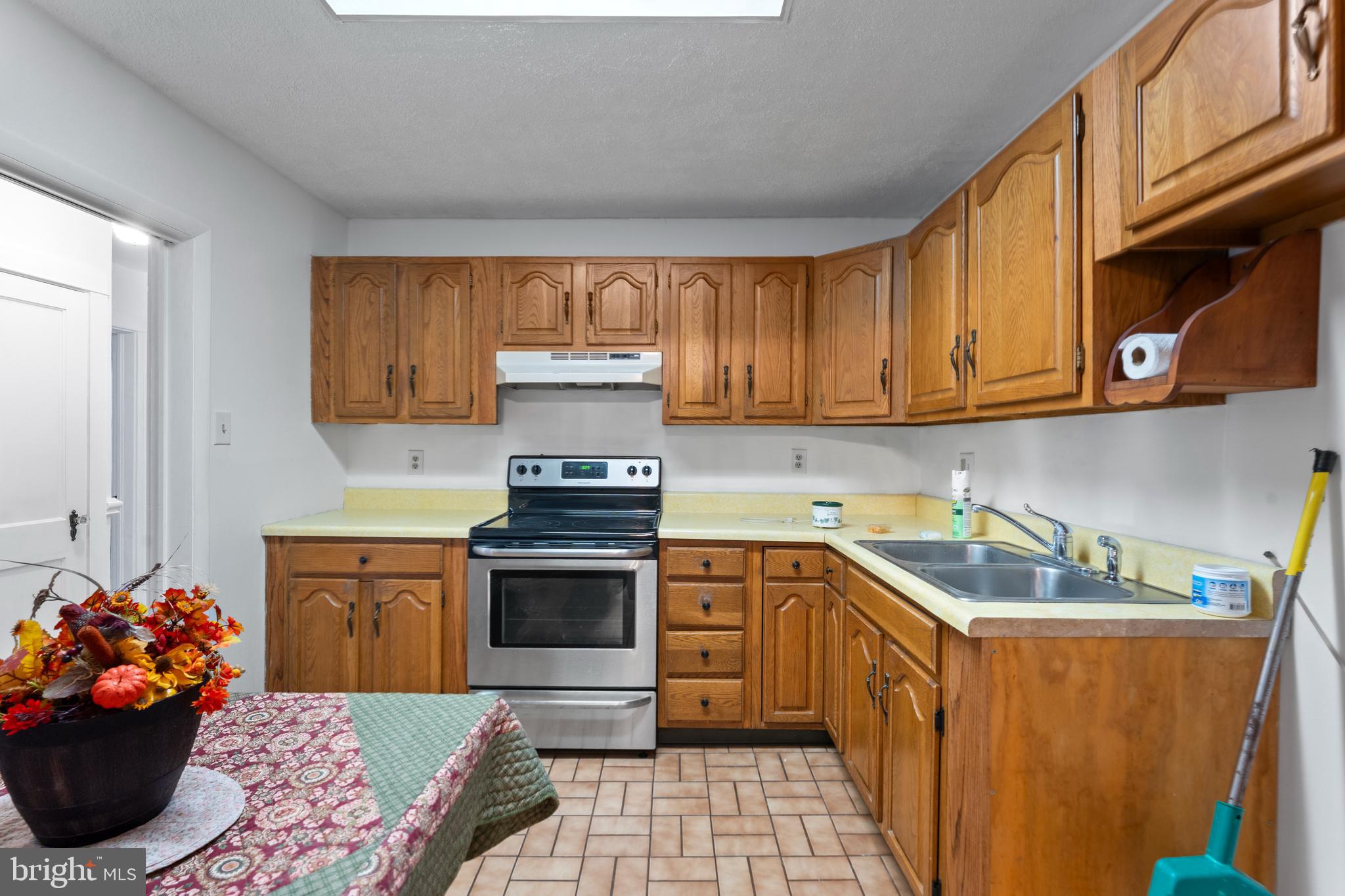 727 E DIVISION STREET