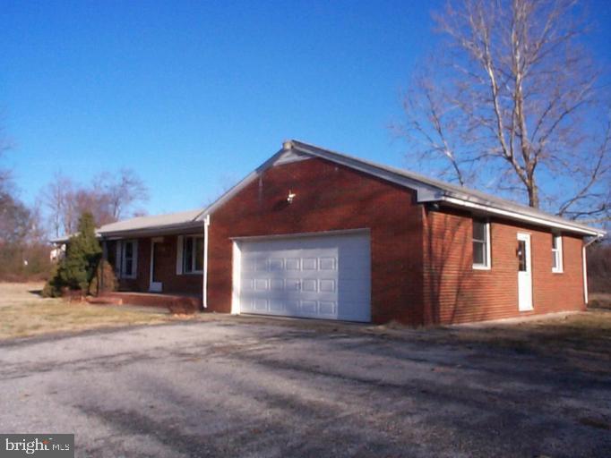 Applicant Apply through RentSpree online portal.
A three bedroom Brick Rancher with one full bath, and 2 half bathroom . Good Credit is essential . copy of Dl must accompany all applicant. Property is registered as Lead Free. Counter Top to be replaced. It is convinently located closer to Fort Meade, NSA, BWI, DC, Great over Size garage wih side entrance. full basement. Pet will be allowed on case bt case