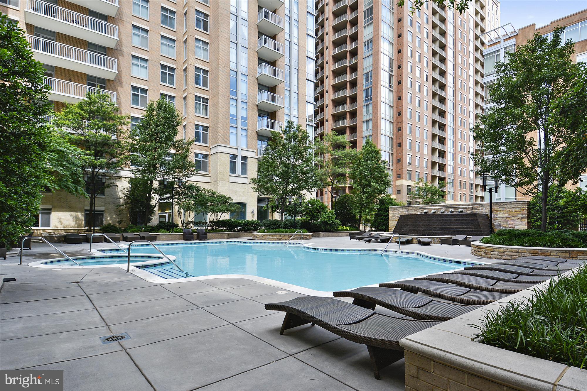 MIDTOWN AT RESTON TOWN CENTER - Residential