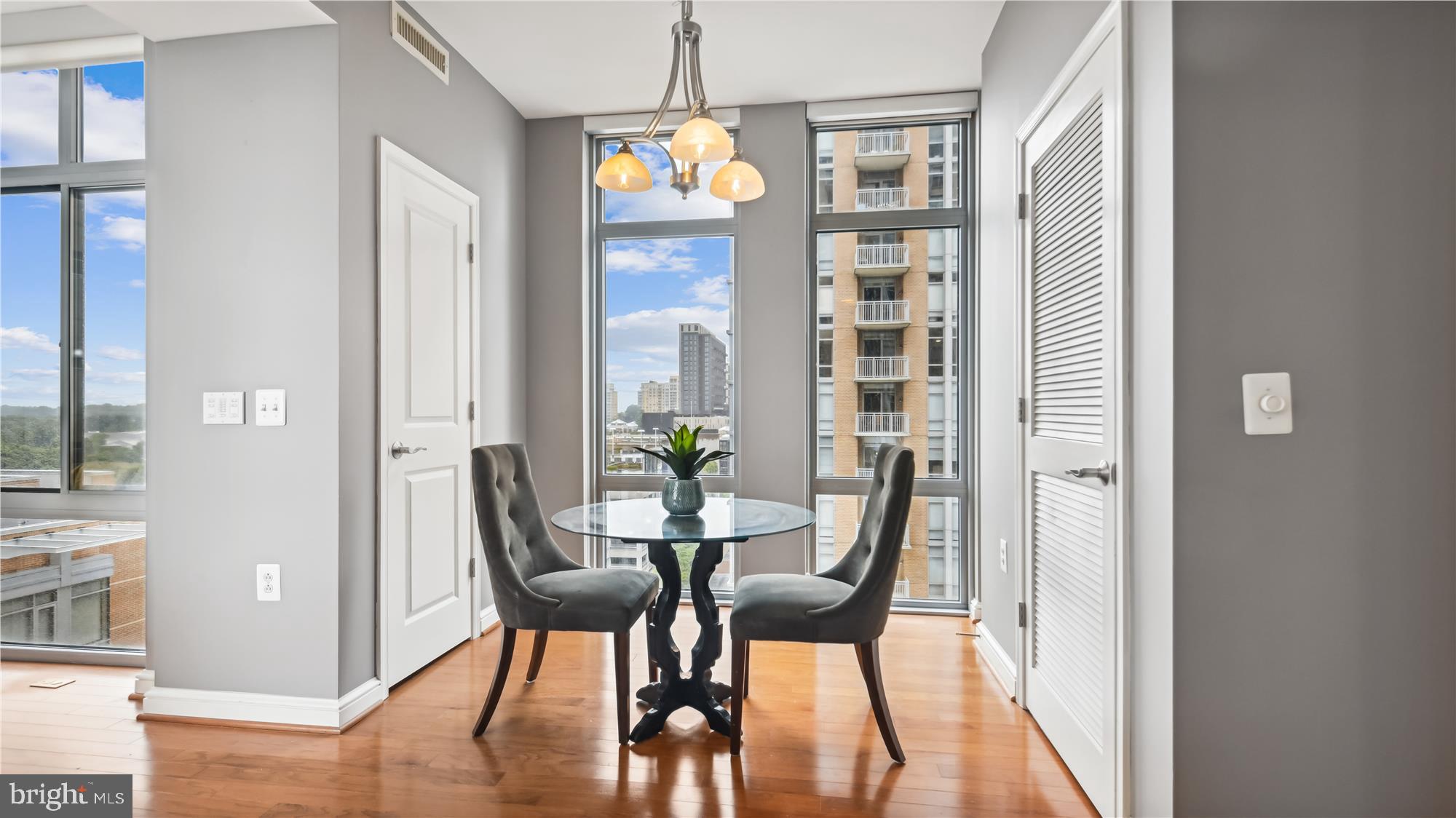 MIDTOWN AT RESTON TOWN CENTER - Residential