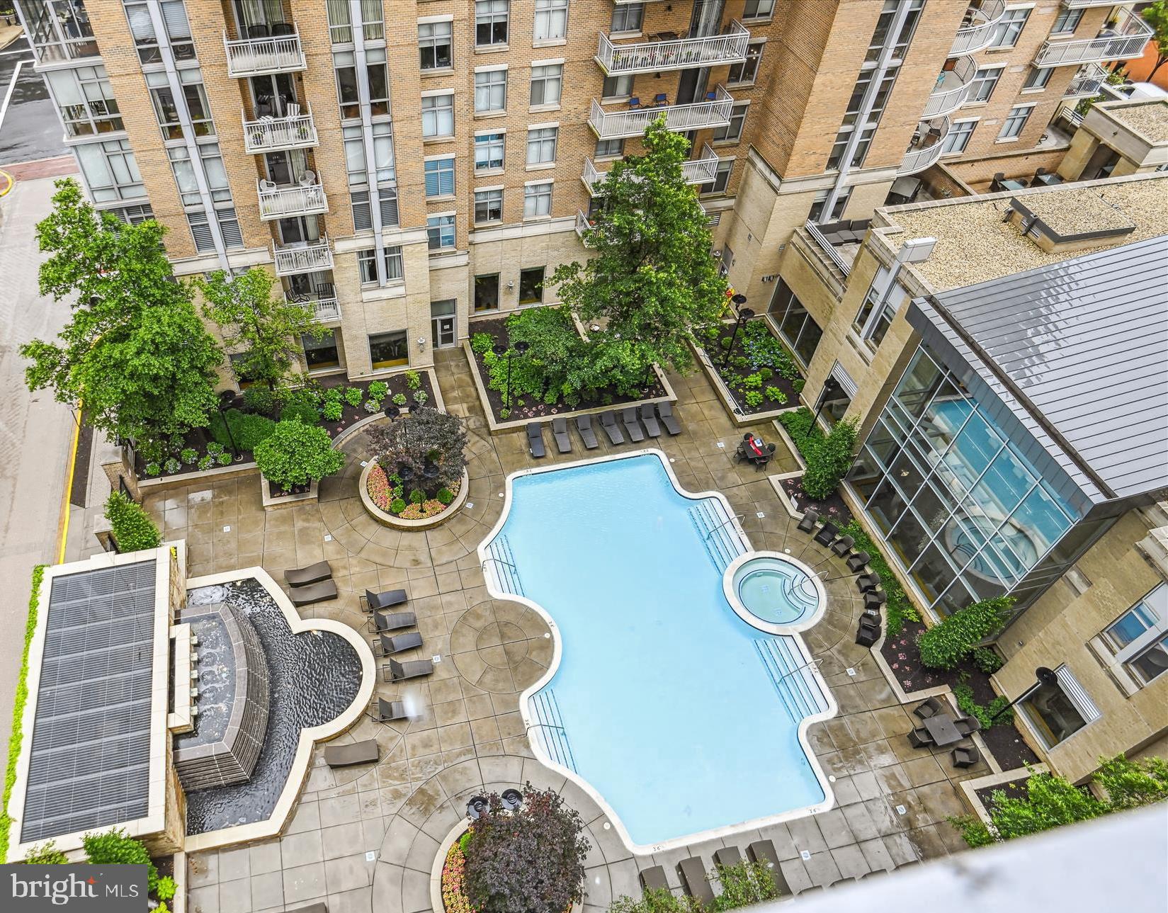 MIDTOWN AT RESTON TOWN CENTER - Residential