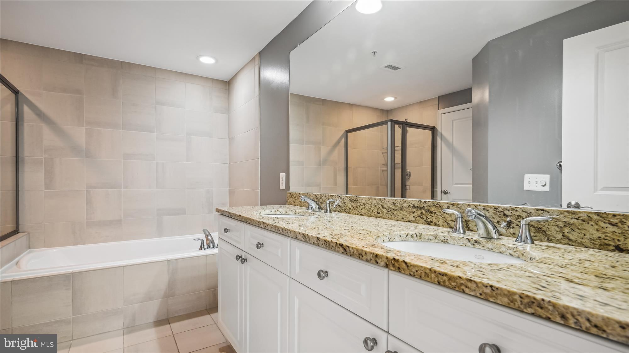 MIDTOWN AT RESTON TOWN CENTER - Residential