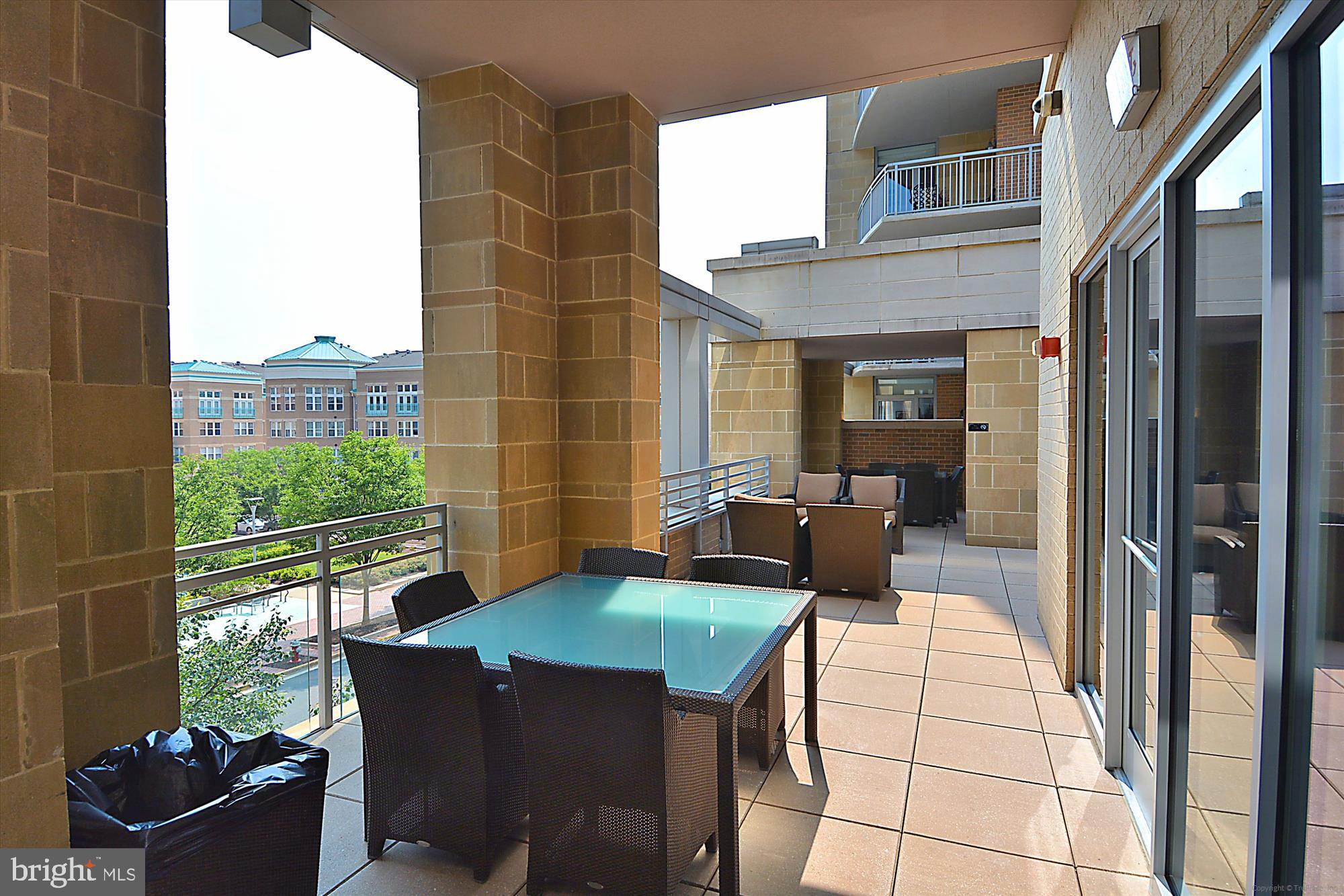 MIDTOWN AT RESTON TOWN CENTER - Residential