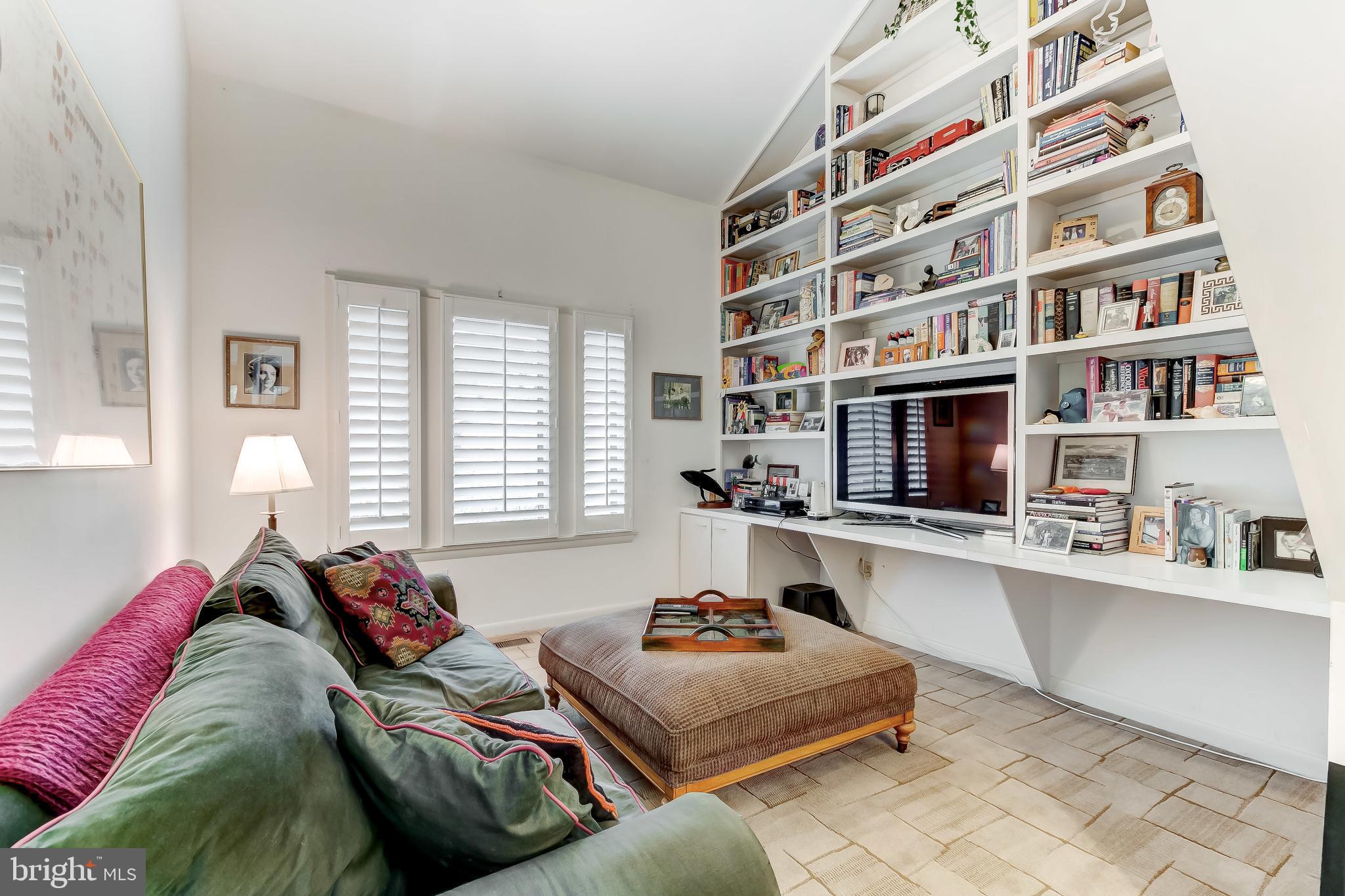 NORTH ROLAND PARK - Residential