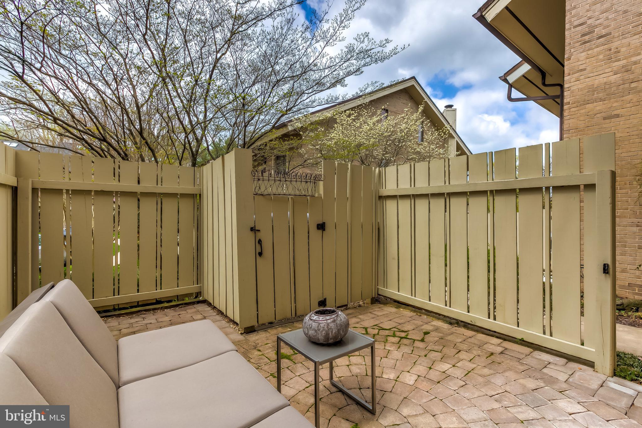 NORTH ROLAND PARK - Residential