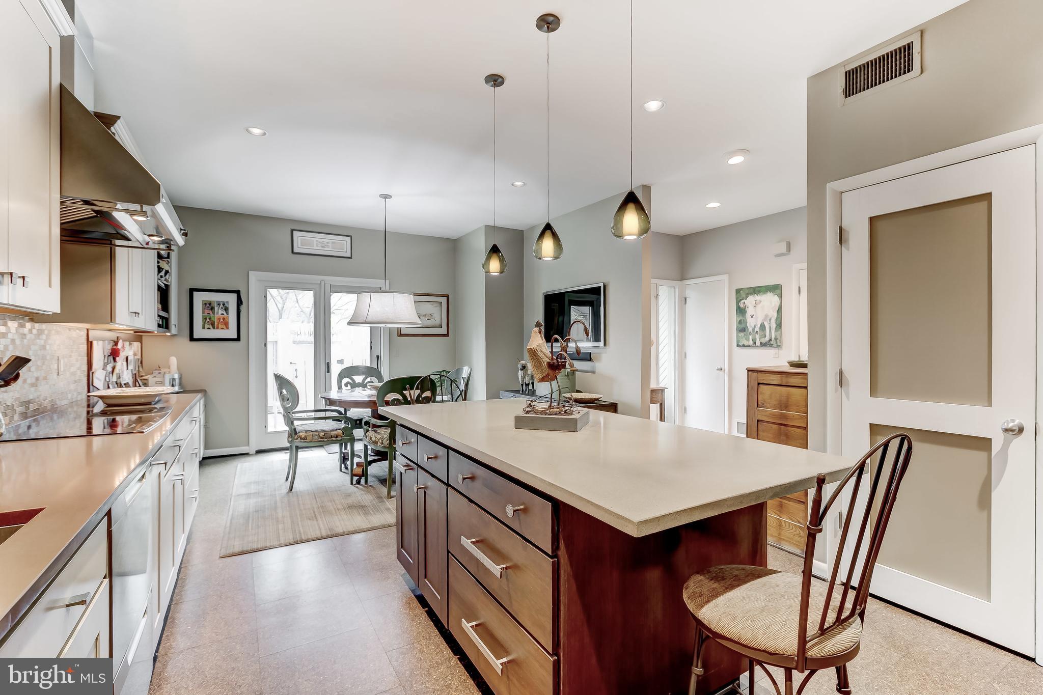 NORTH ROLAND PARK - Residential