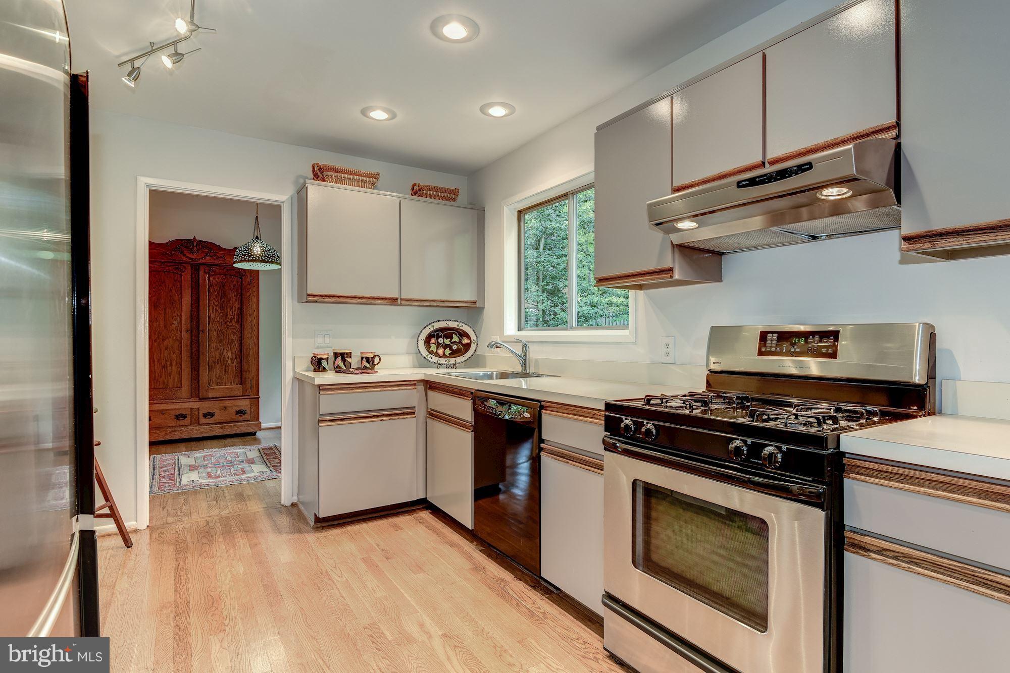 LAKE BRADDOCK - Residential