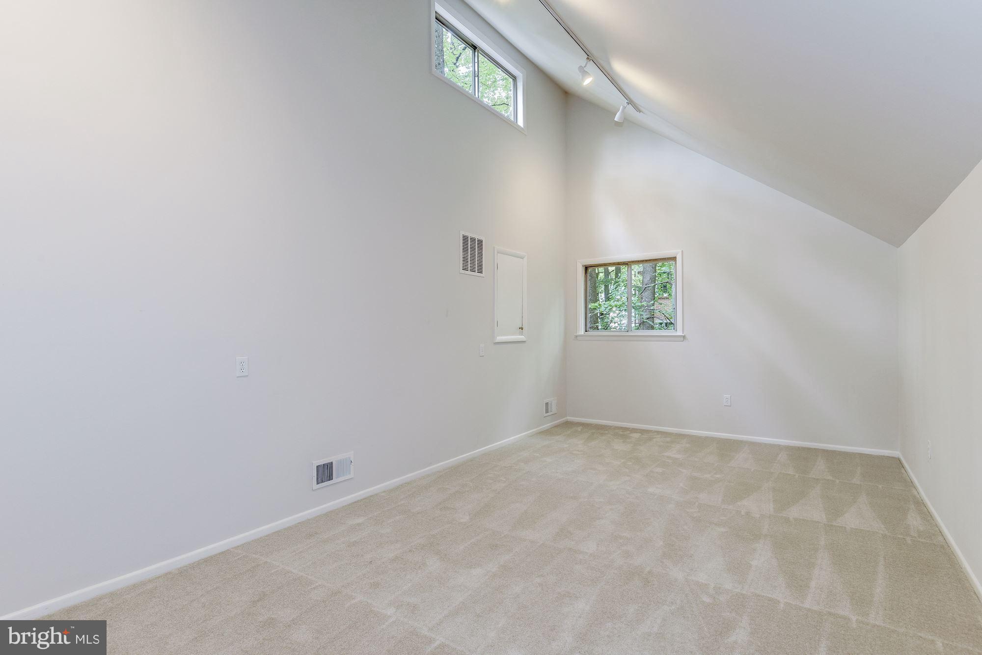 LAKE BRADDOCK - Residential