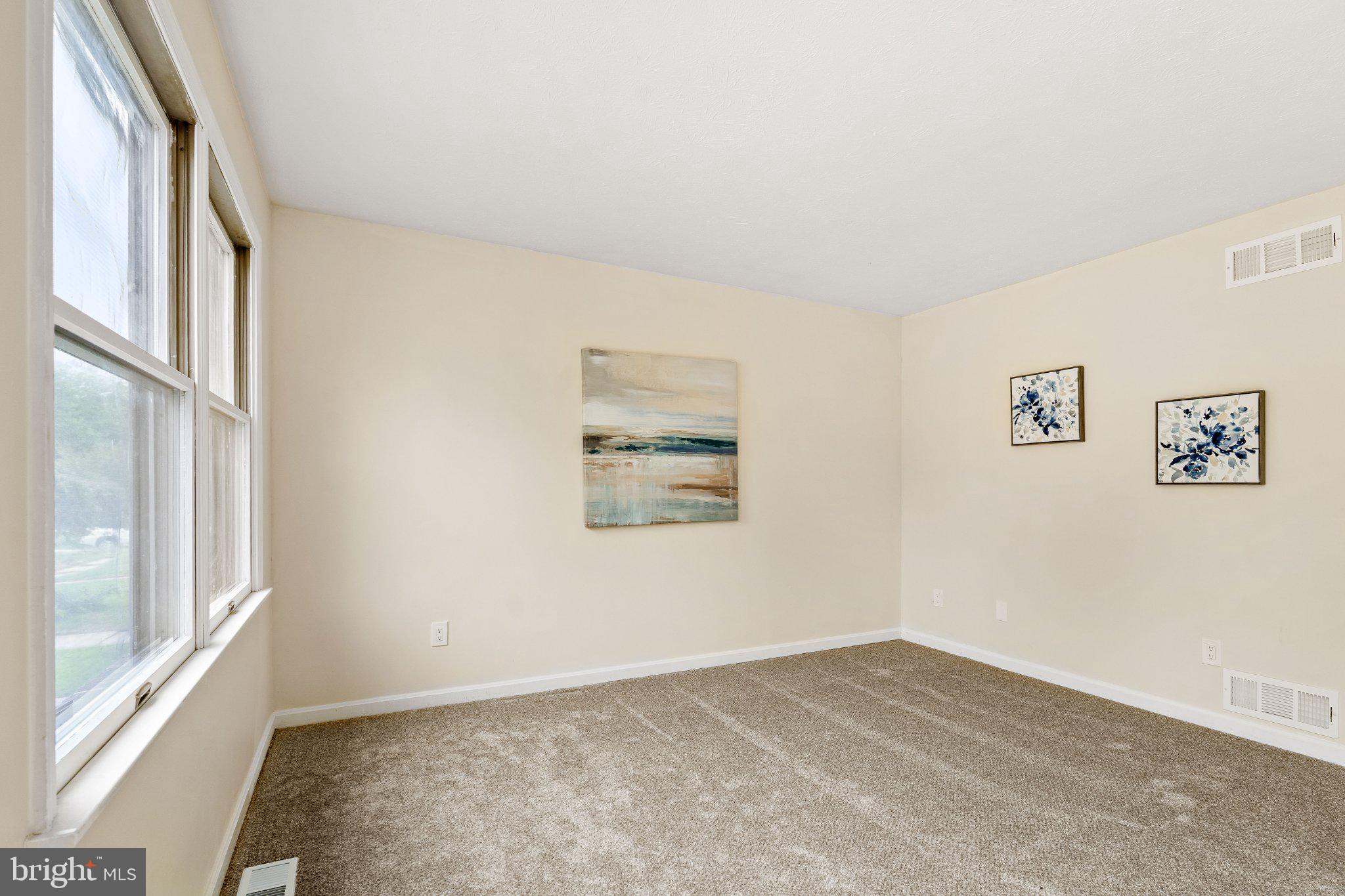 173 E VILLAGE ROAD