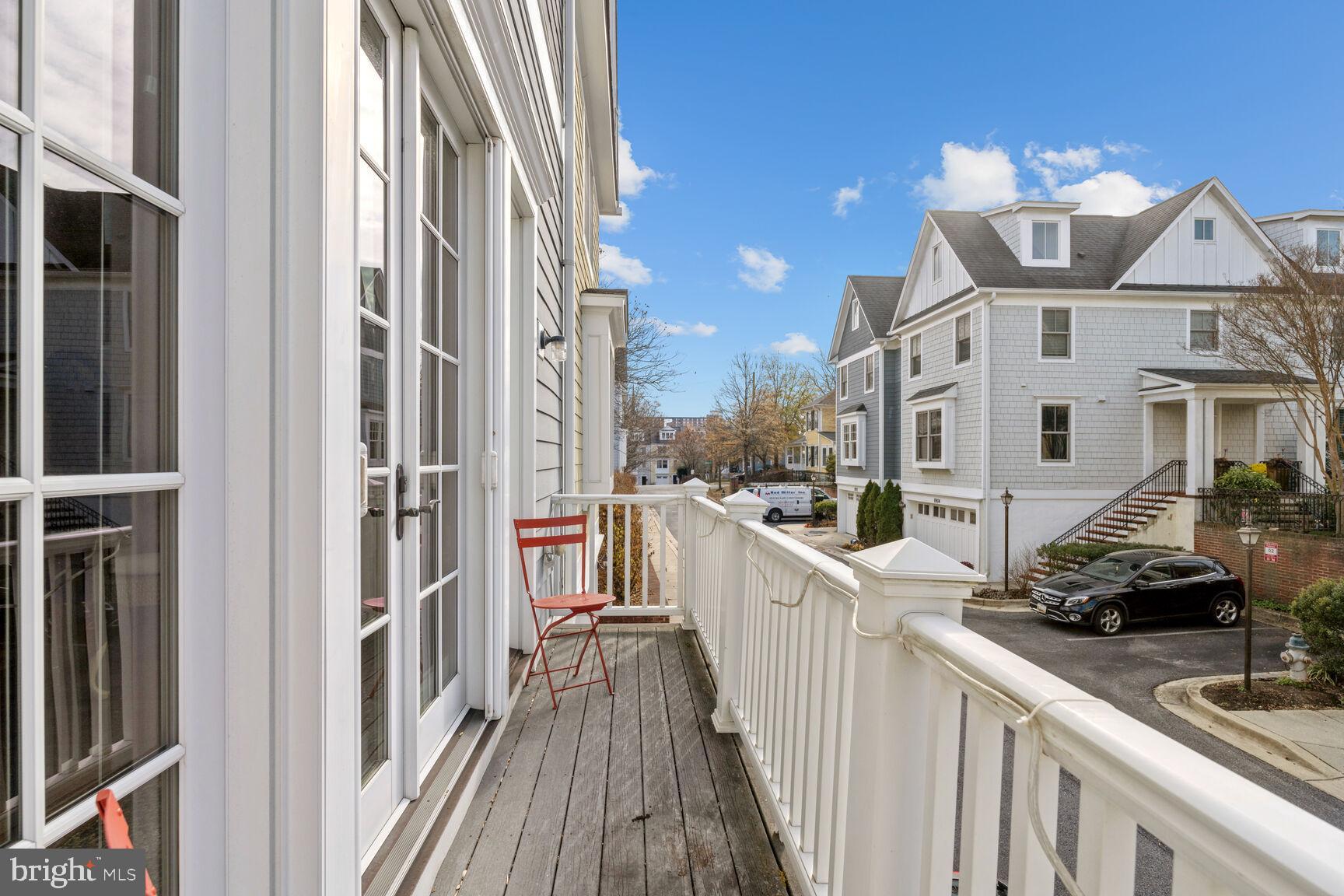 WOODSIDE - Residential