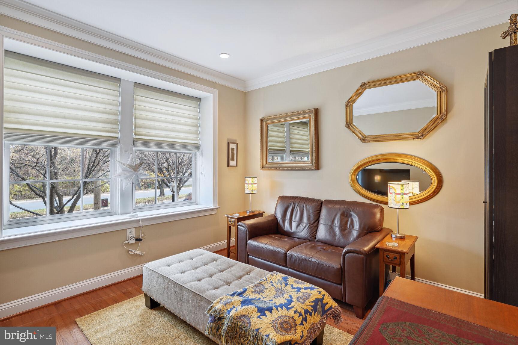 WOODSIDE - Residential