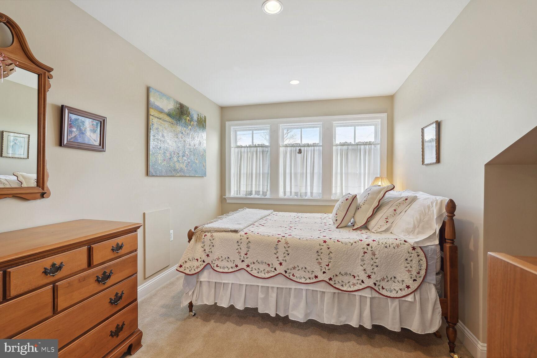 WOODSIDE - Residential