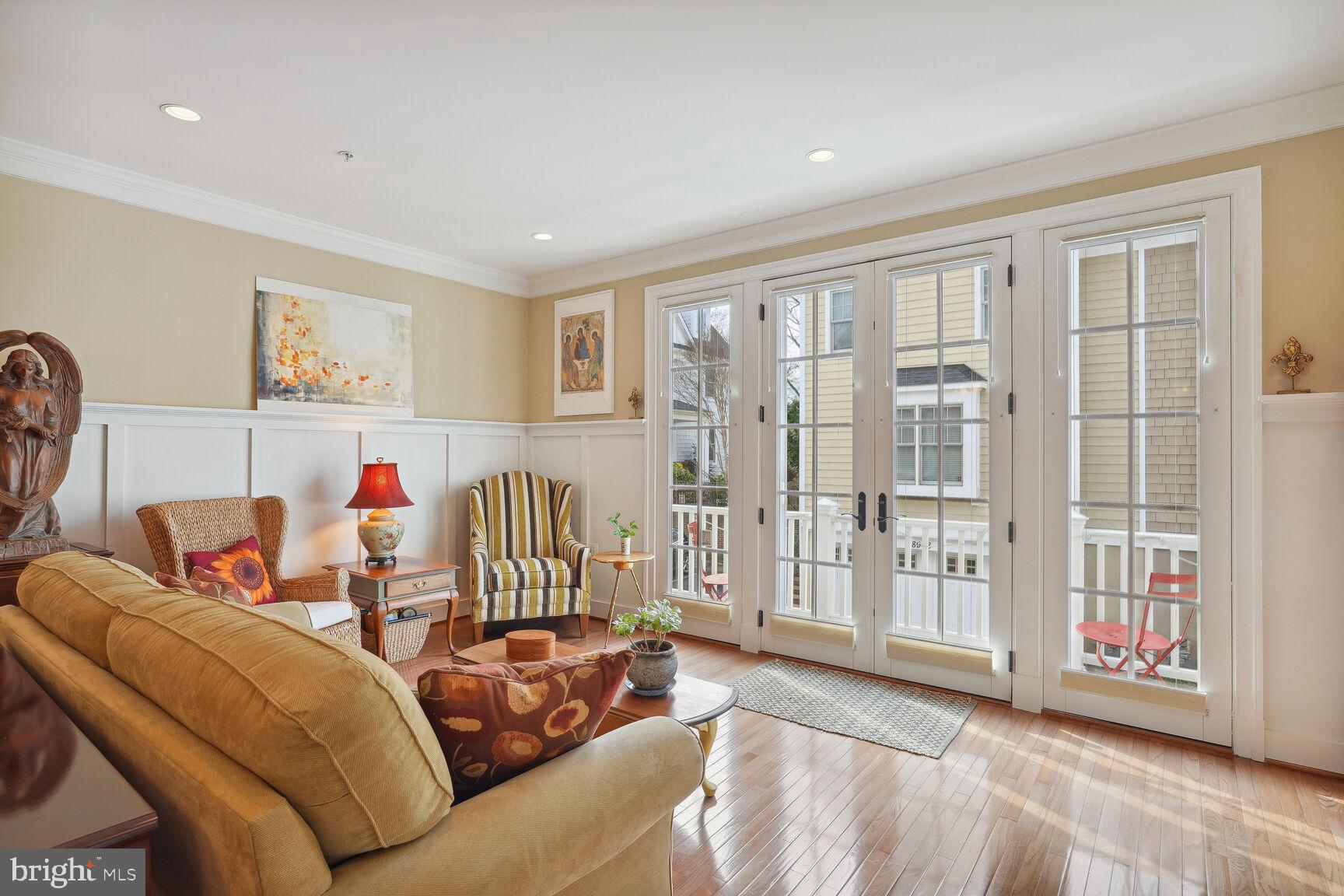 WOODSIDE - Residential