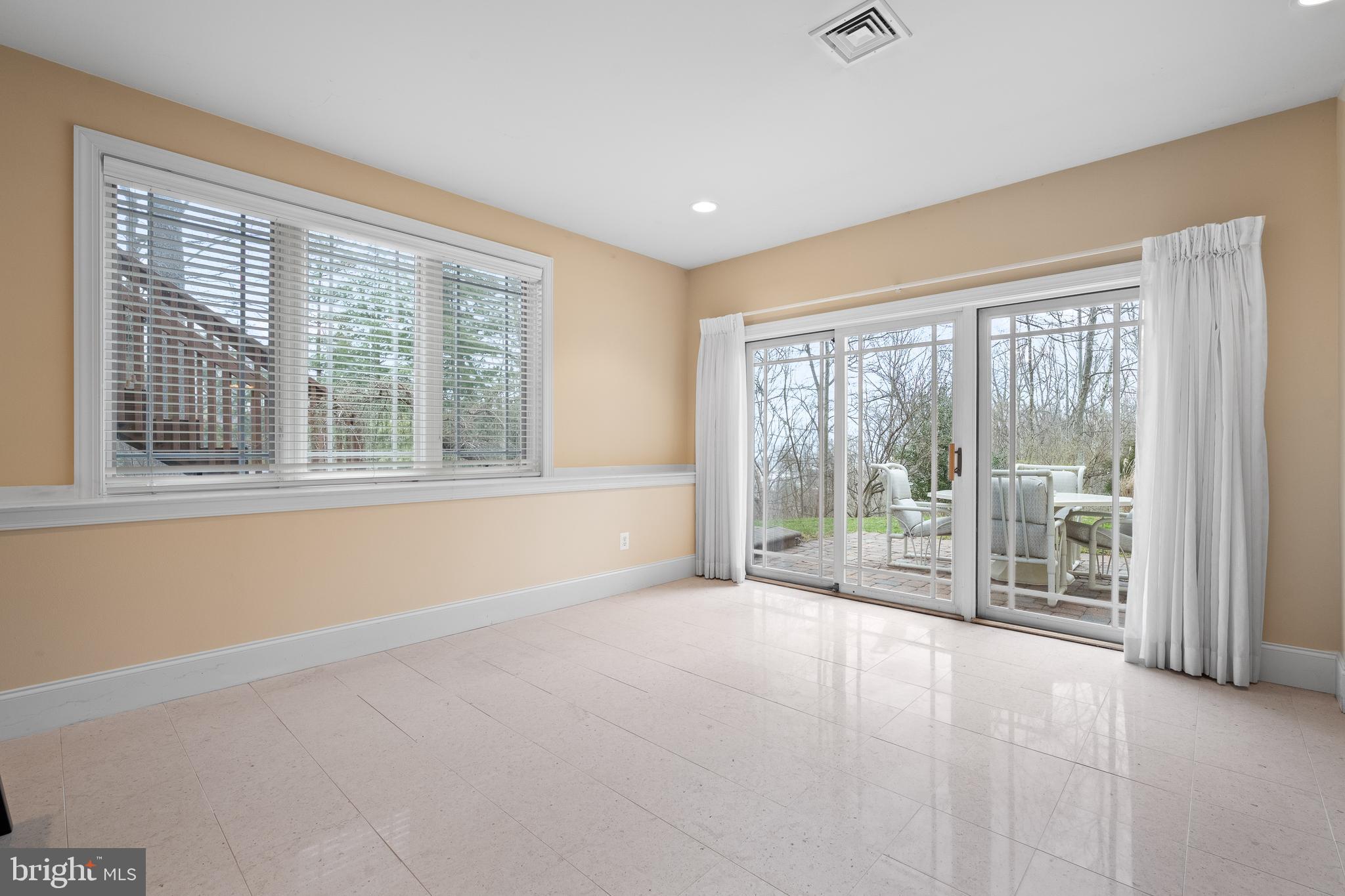 NORTHWOOD - Residential