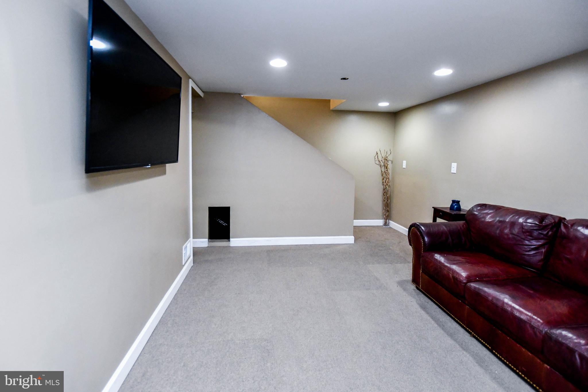 NEW CARROLLTON - Residential