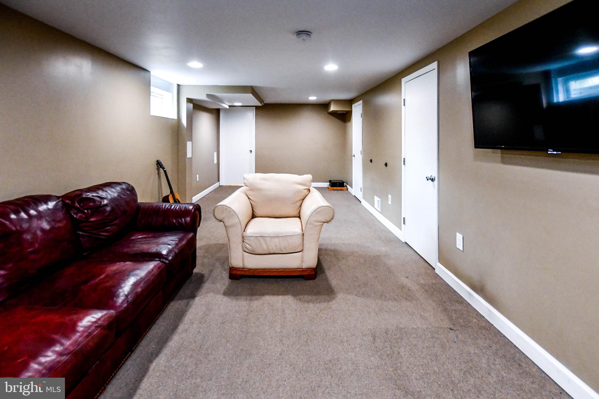 NEW CARROLLTON - Residential