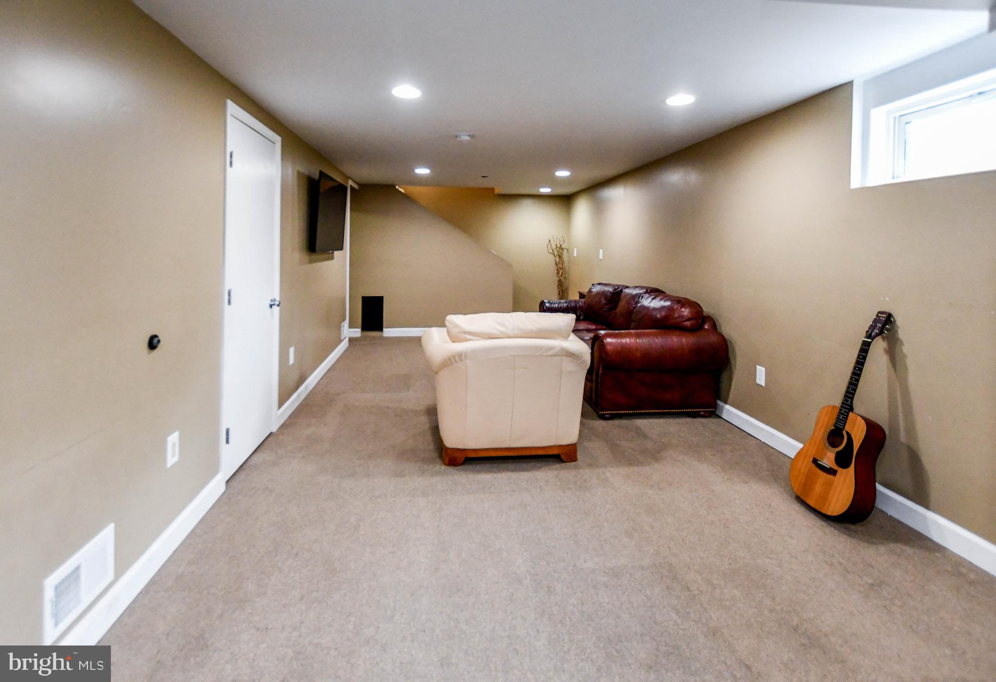 NEW CARROLLTON - Residential