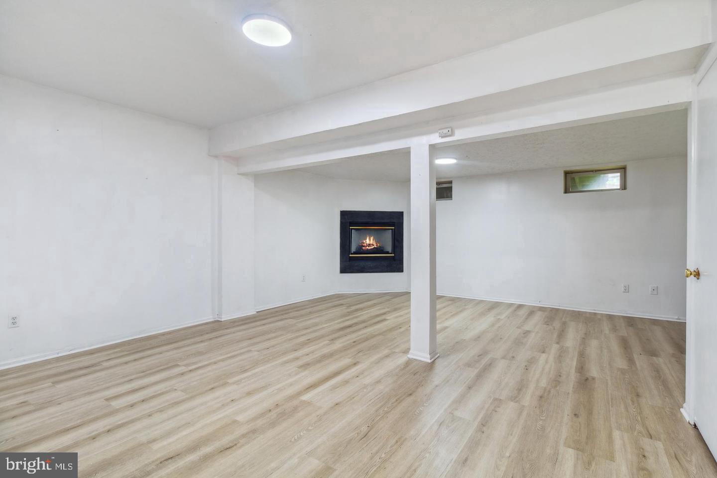 13 DANCER COURT