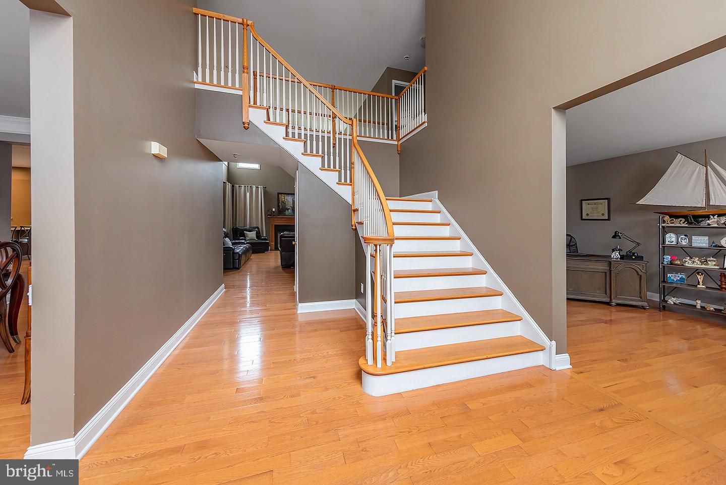 19 VALLEY LANE