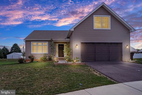 Photo of 271 Ersa Dr, ELIZABETHTOWN, PA 17022 (MLS # PALA2064686)