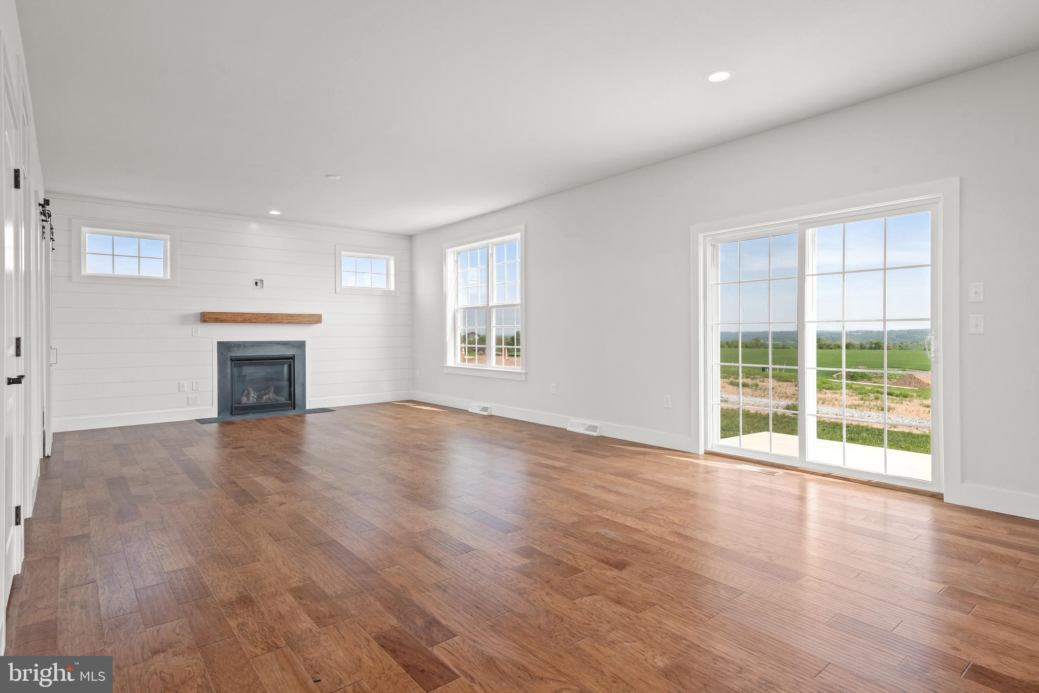 RIVER RIDGE HILLS - Residential