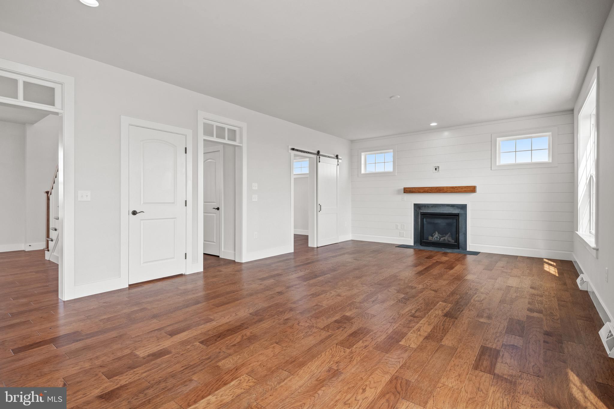 RIVER RIDGE HILLS - Residential