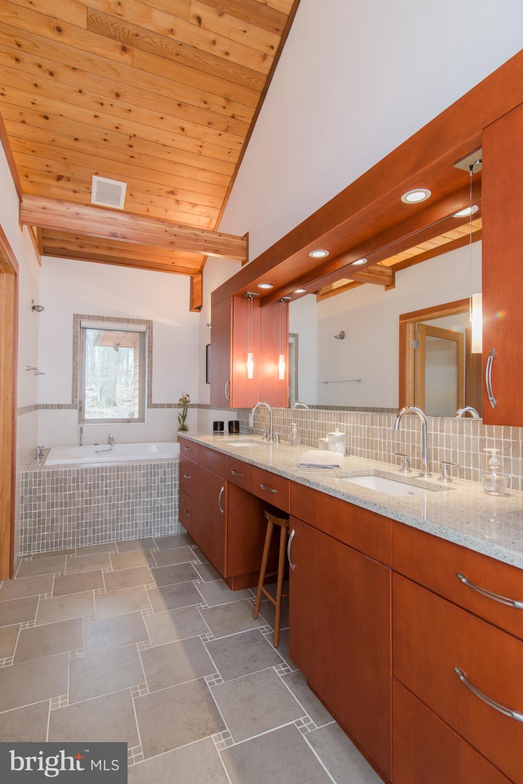 NESTLE BLUFF - Residential