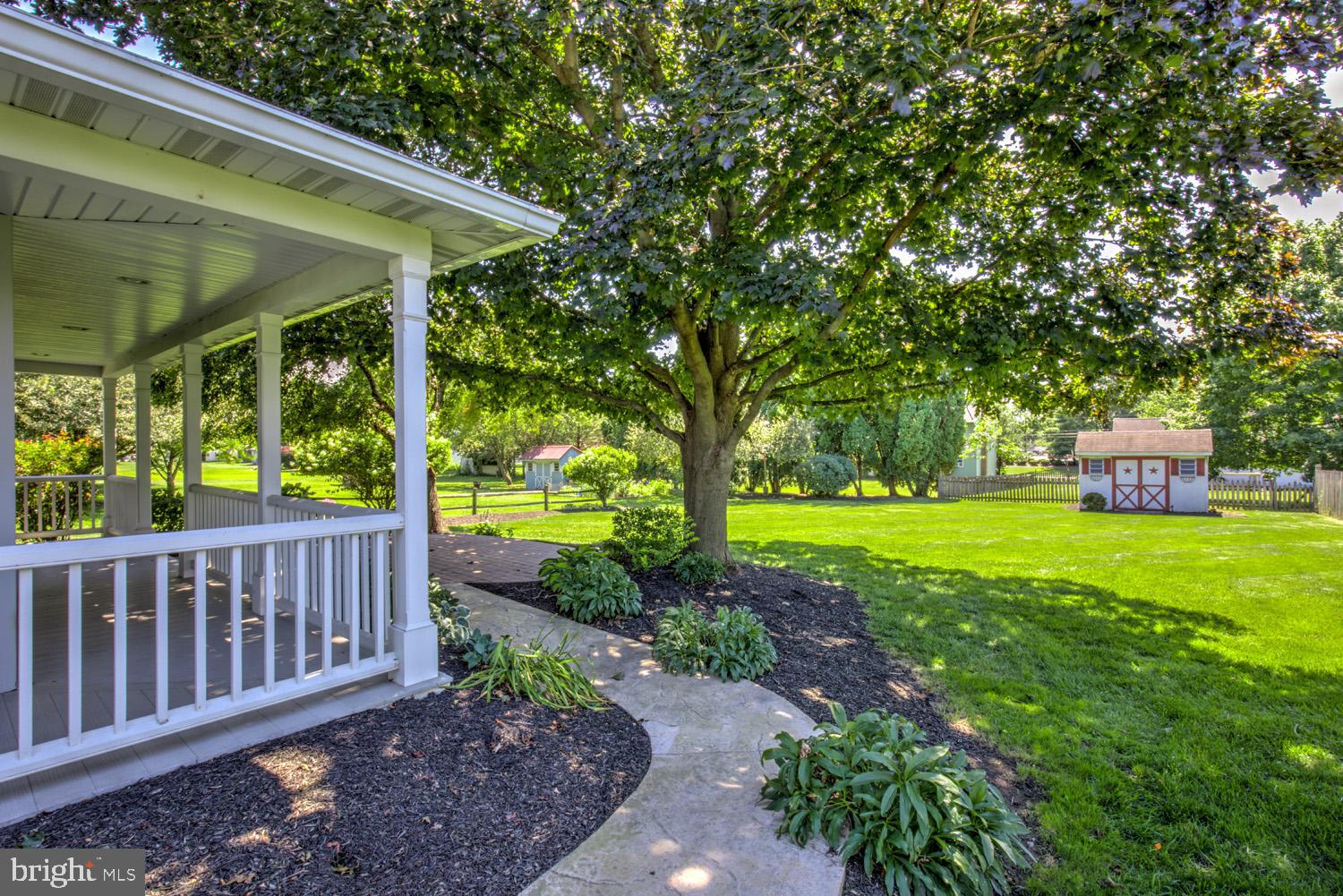 834 LAKEVIEW DRIVE
