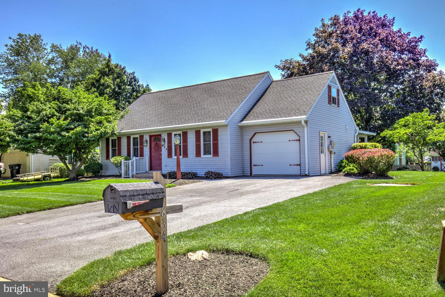 834 LAKEVIEW DRIVE