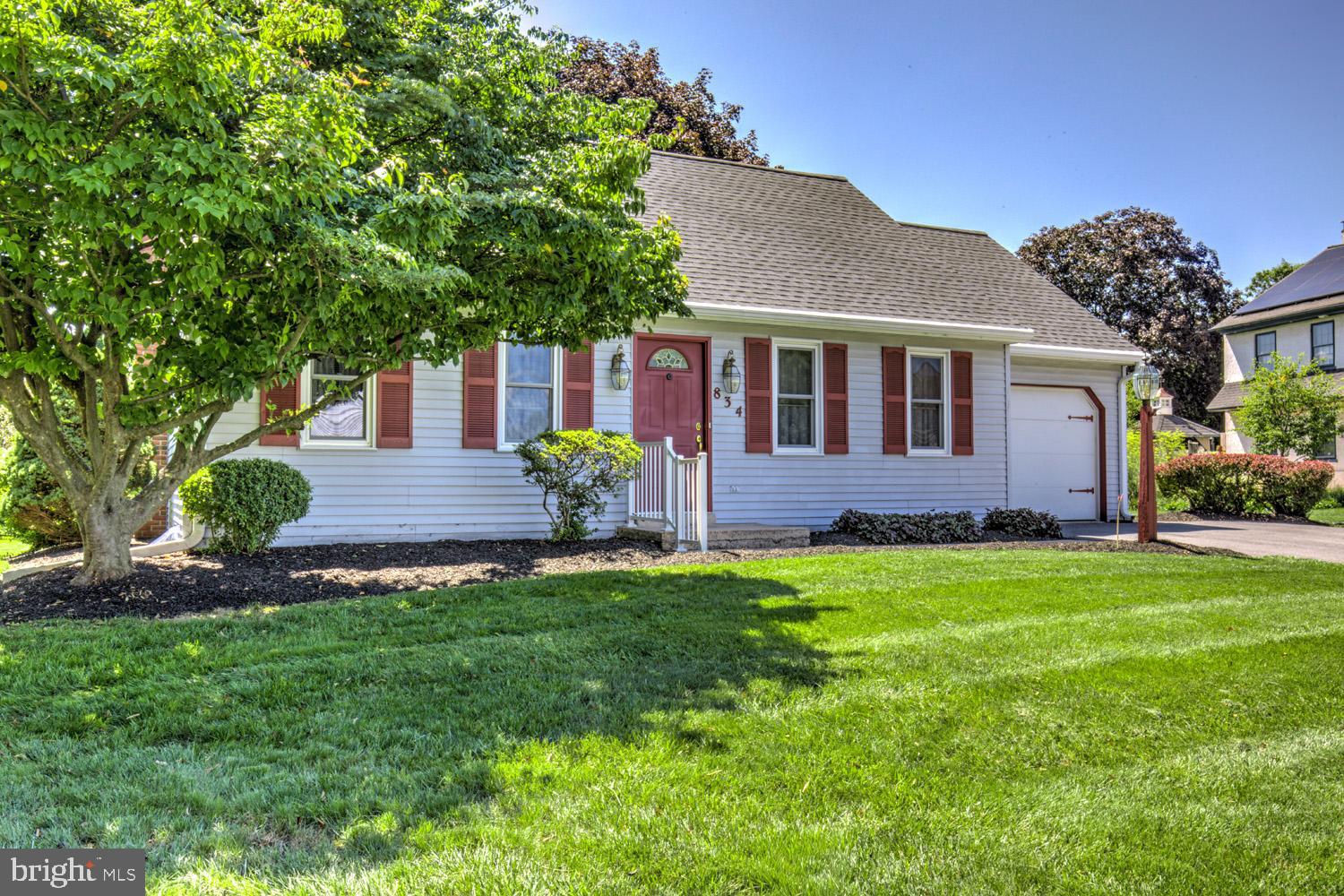 834 LAKEVIEW DRIVE